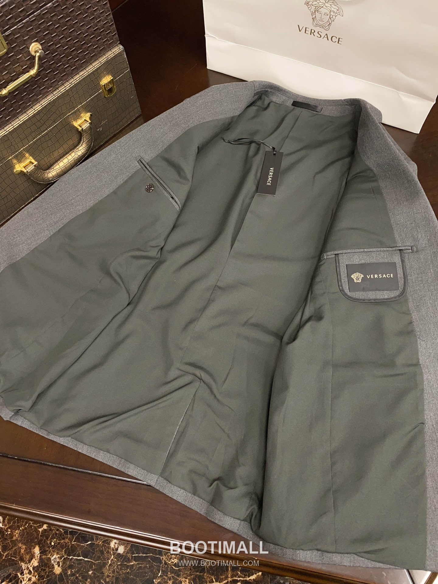 Versace 2025 F/W Wool Blend Suit Set Jacket Pants with Tailored Fit 베르사체 2025FW 울 블렌드 블랙 재킷 팬츠 수트세트 7