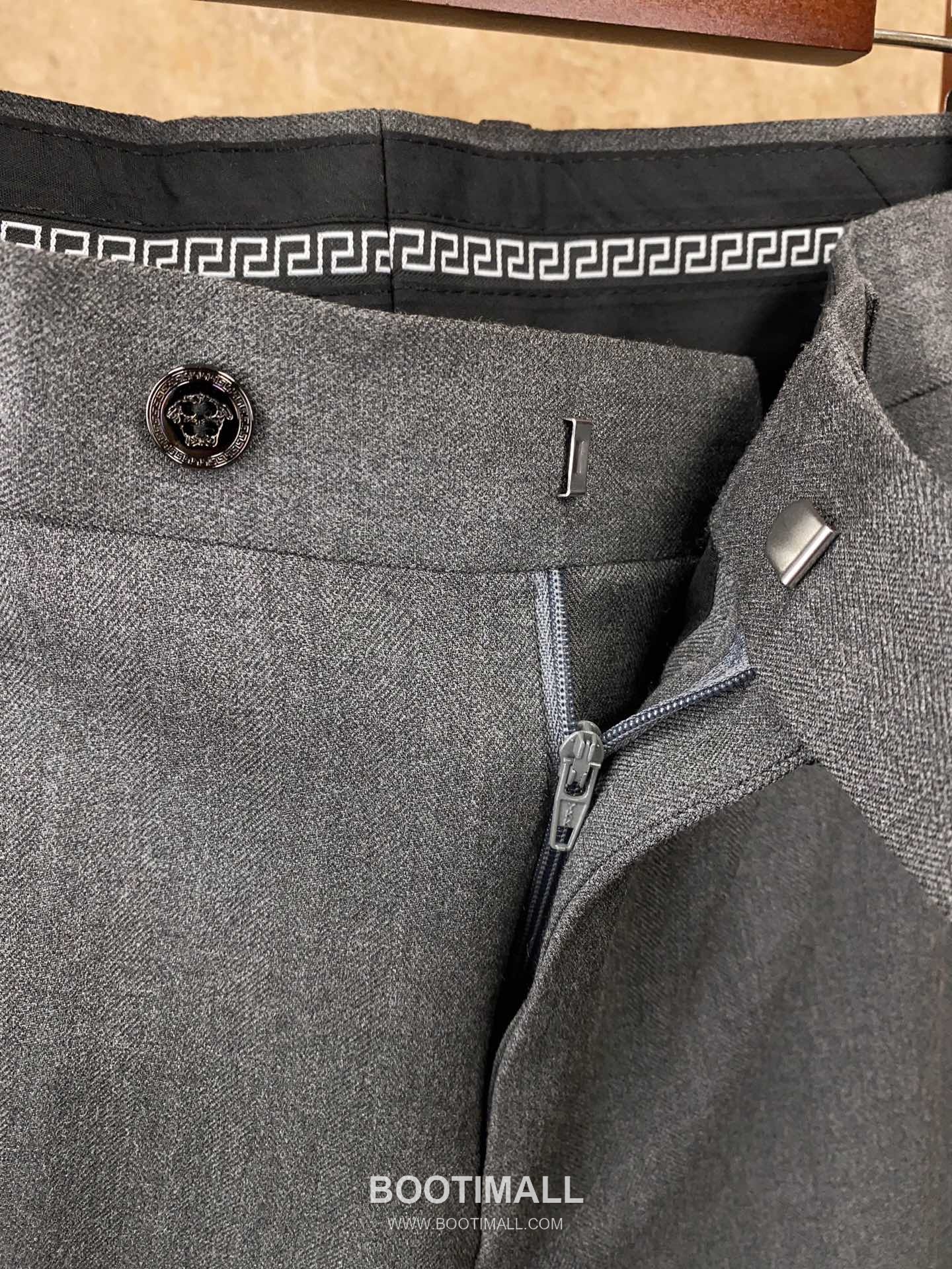 Versace 2025 F/W Wool Blend Suit Set Jacket Pants with Tailored Fit 베르사체 2025FW 울 블렌드 블랙 재킷 팬츠 수트세트 14