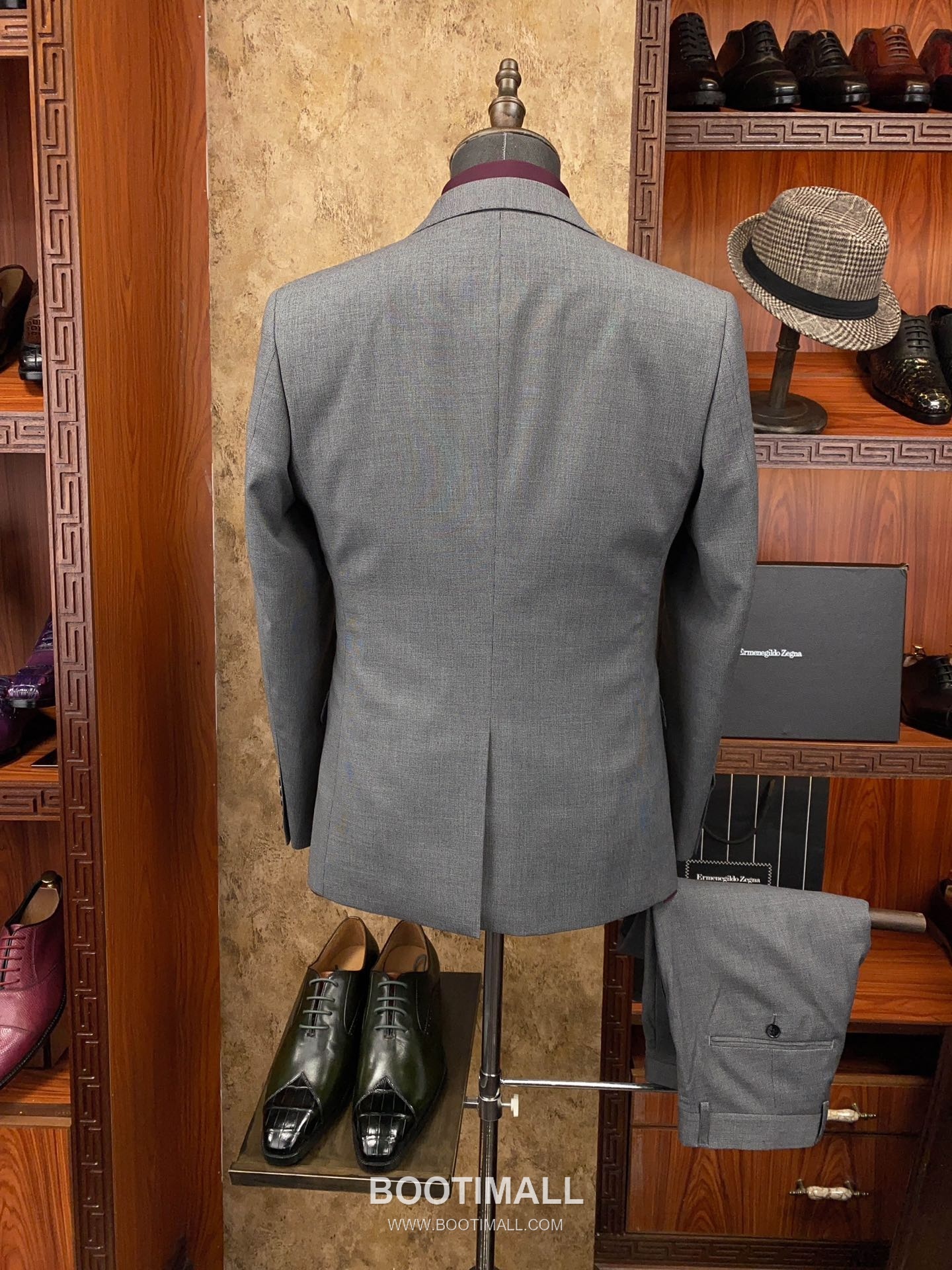 Zegna 2025 F/W Polyester Blend Suit Set Jacket Pants with Tailored Fit 제냐 2025FW 폴리에스터 블랙 재킷 팬츠 수트세트 4