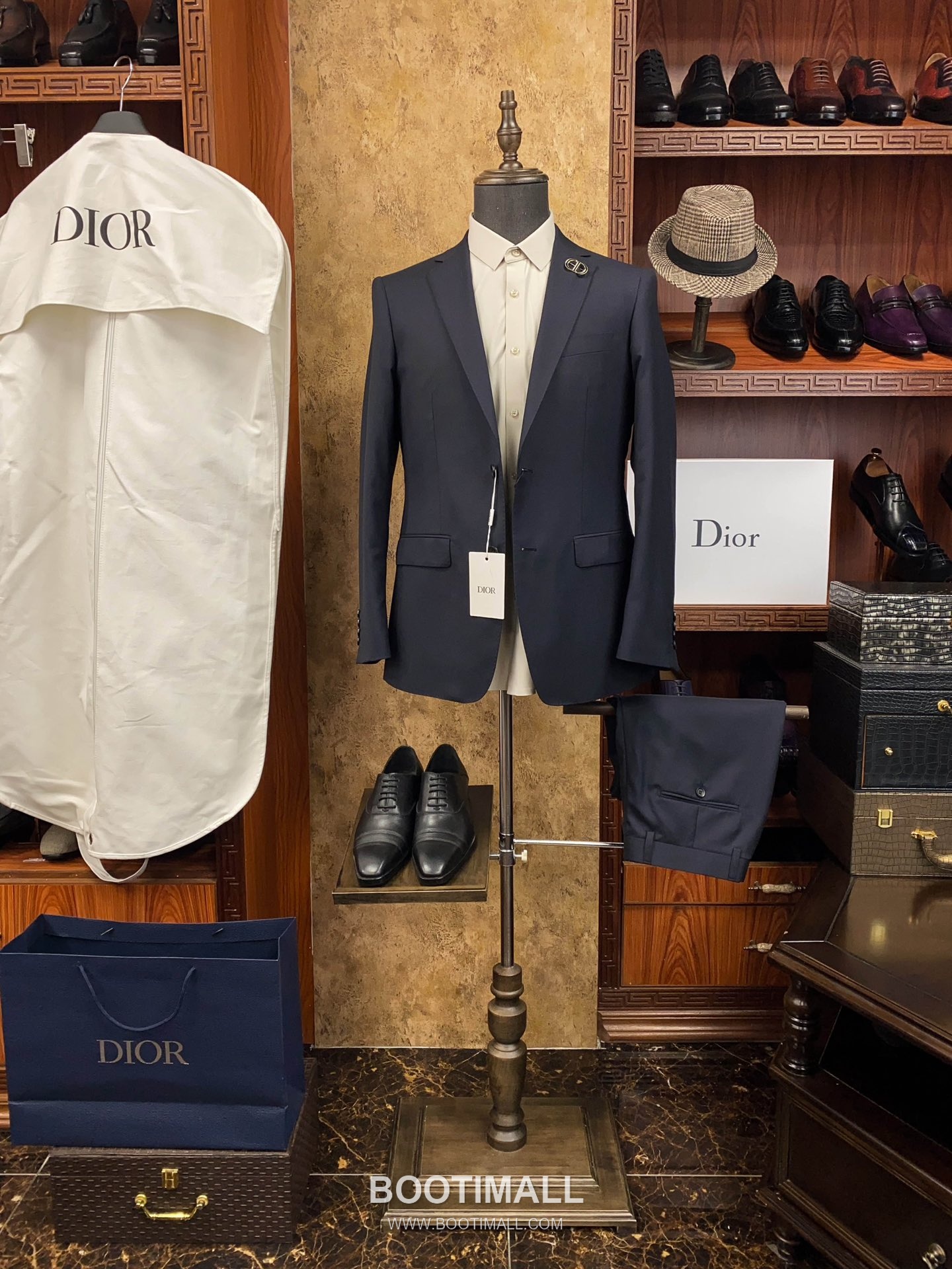 Dior 2025 F/W Polyester Viscose Suit Set Jacket Vest Pants with Tailored Fit 디올 2025FW 폴리에스터 블랙 재킷 베스트 팬츠 수트세트 1