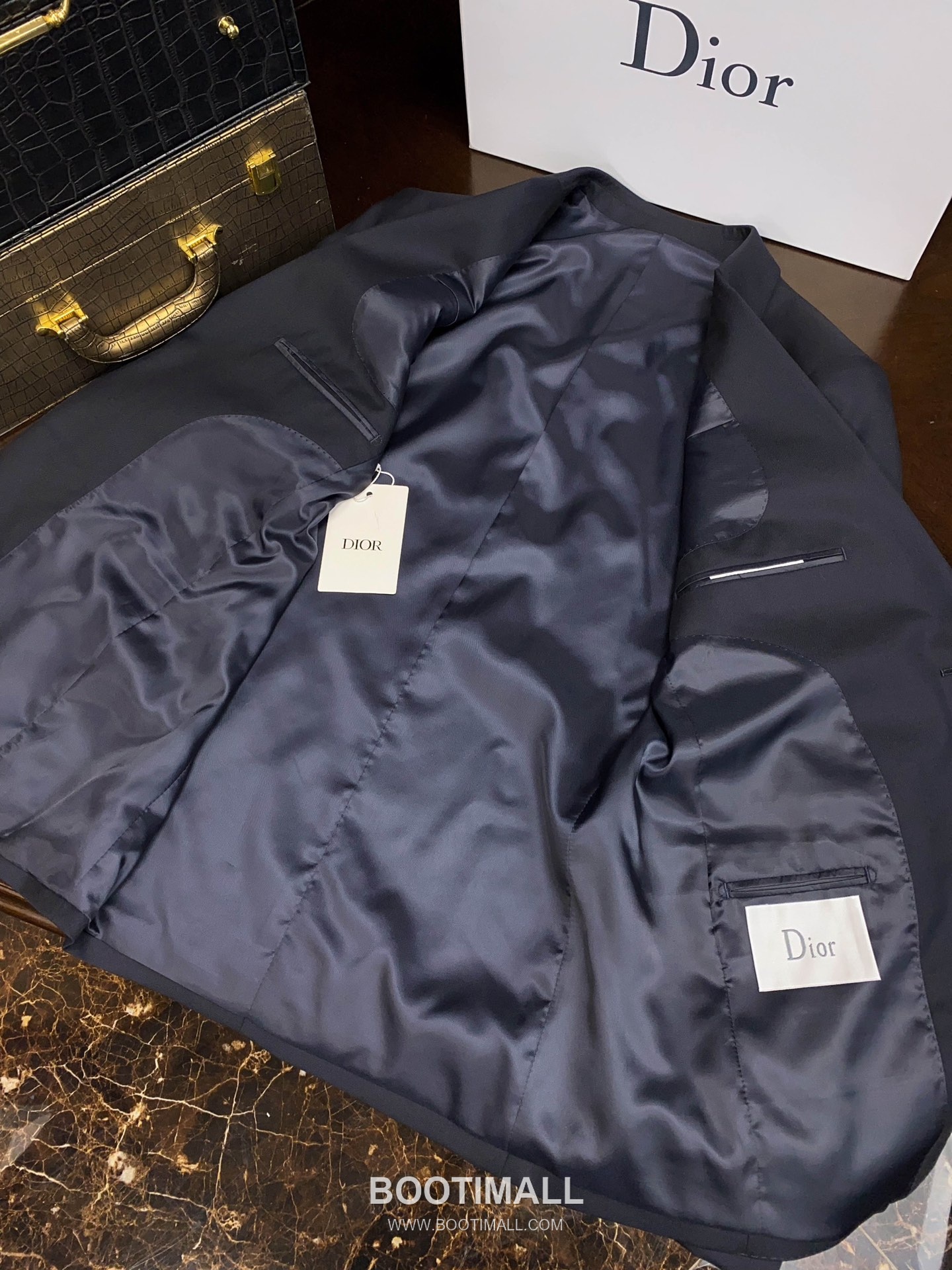 Dior 2025 F/W Polyester Viscose Suit Set Jacket Vest Pants with Tailored Fit 디올 2025FW 폴리에스터 블랙 재킷 베스트 팬츠 수트세트 25