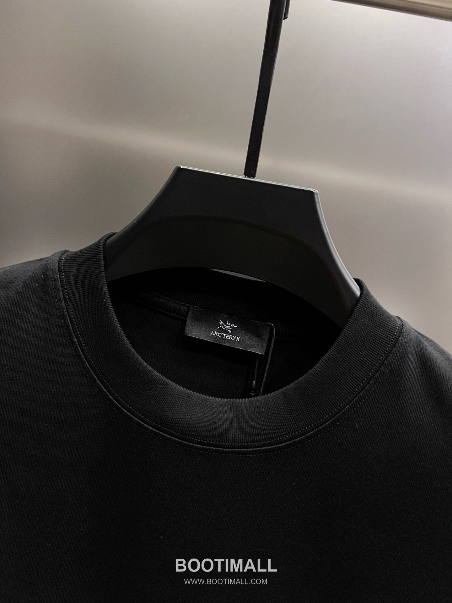 Arc'teryx 2026 S/S Cotton Short Sleeve T-Shirt with Foam Logo Print 아크테릭스 2026SS 코튼 블랙 티셔츠 발포 로고 프린트 3