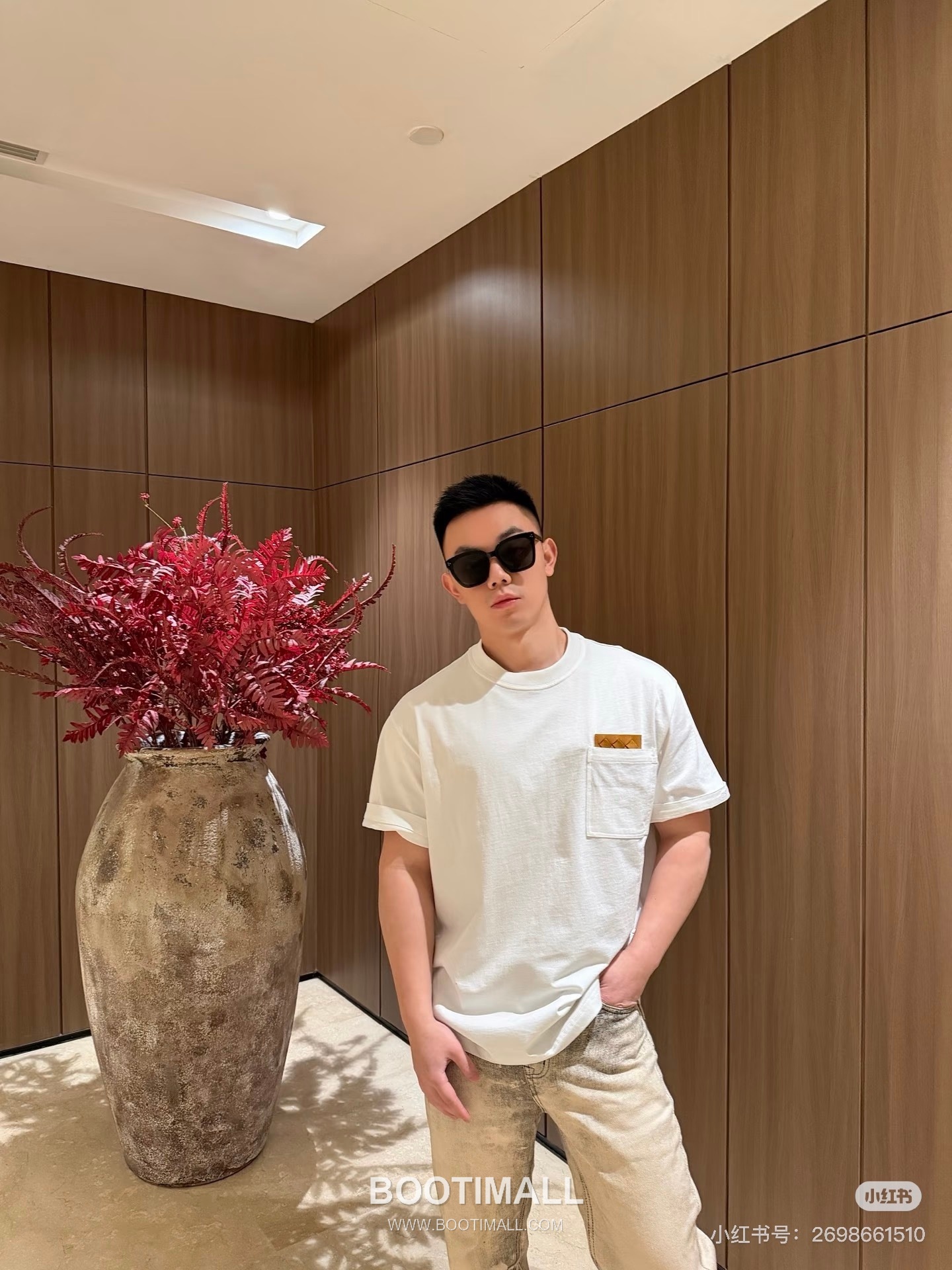 Louis Vuitton 2026 S/S Cotton Short Sleeve T-Shirt with Embossed Logo Print 루이비통 2026SS 코튼 블랙 티셔츠 입체 로고 프린트 2