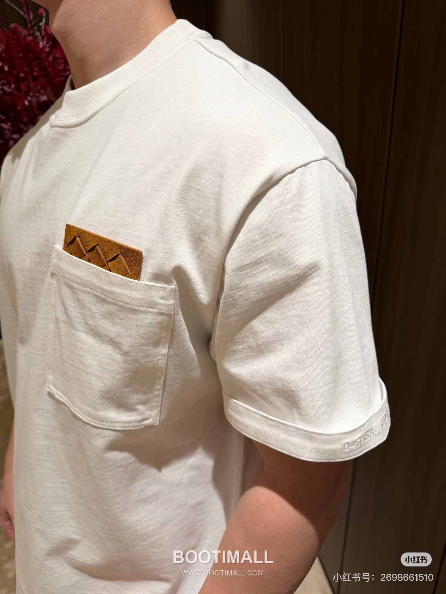 Louis Vuitton 2026 S/S Cotton Short Sleeve T-Shirt with Embossed Logo Print 루이비통 2026SS 코튼 블랙 티셔츠 입체 로고 프린트 6