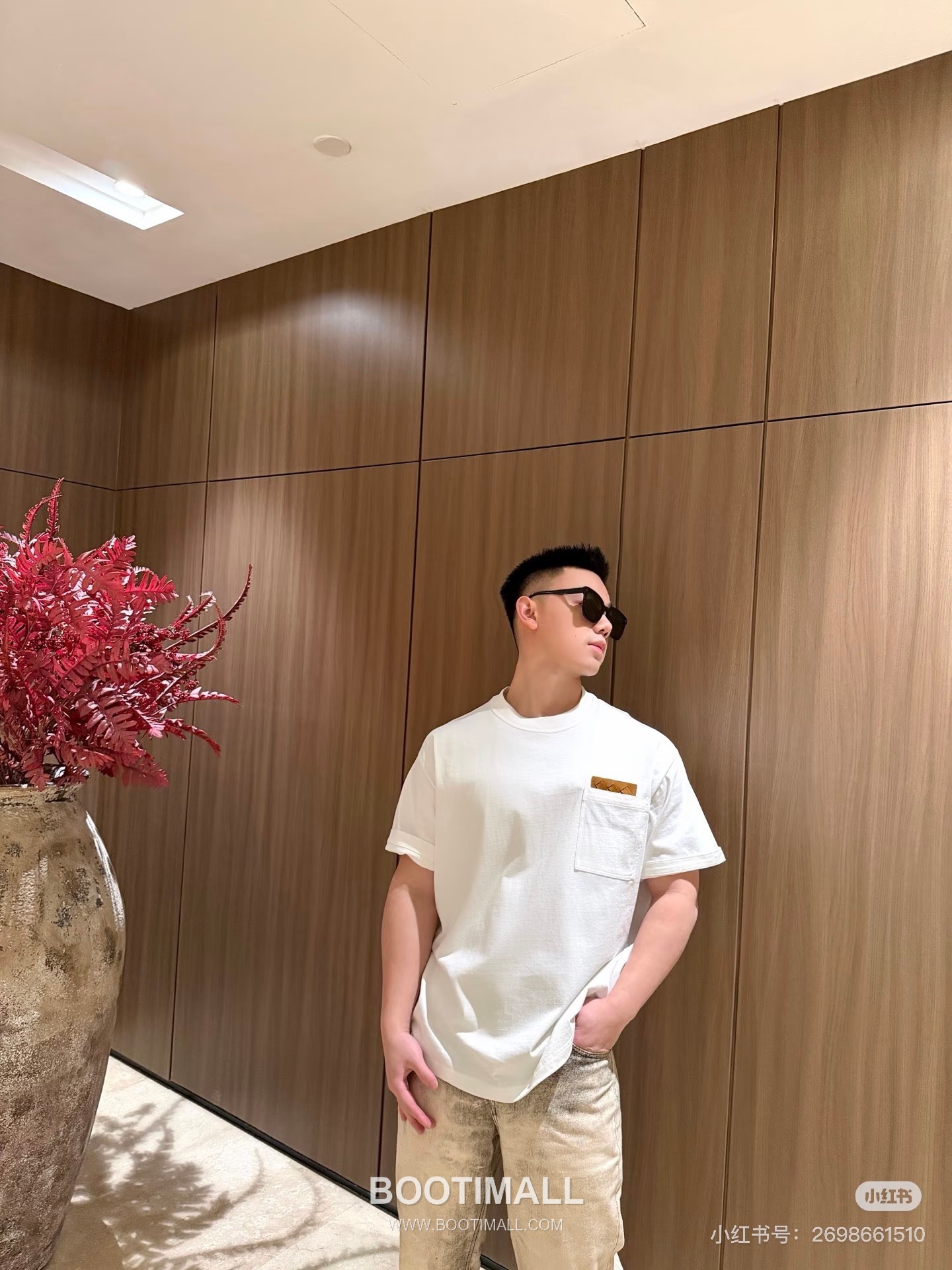 Louis Vuitton 2026 S/S Cotton Short Sleeve T-Shirt with Embossed Logo Print 루이비통 2026SS 코튼 블랙 티셔츠 입체 로고 프린트 9