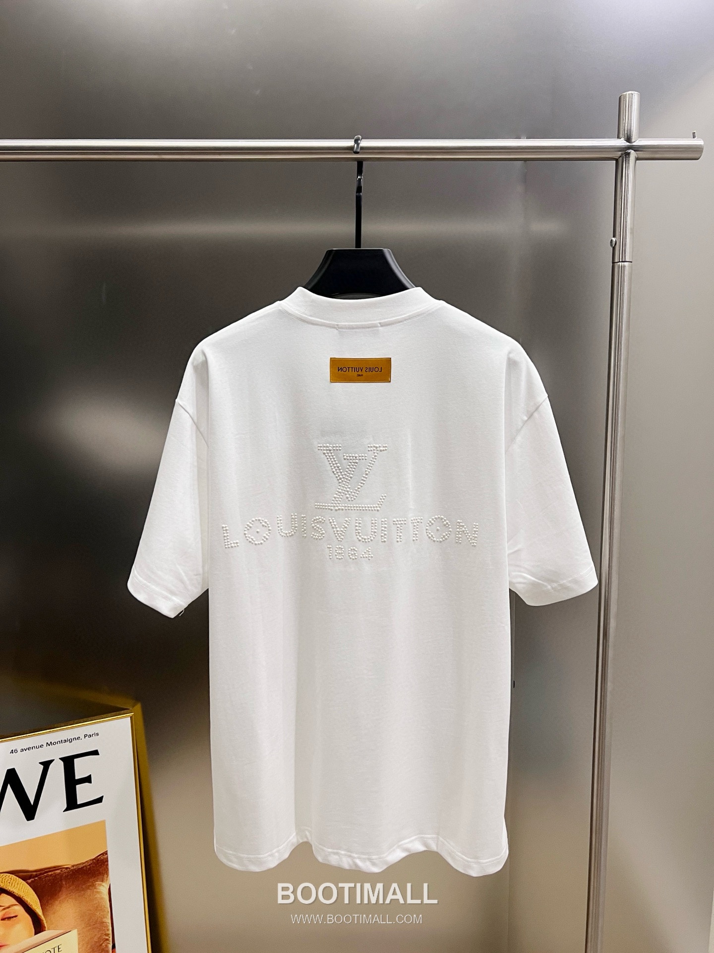Louis Vuitton 2026 S/S Cotton Short Sleeve T-Shirt with Embossed Logo Print 루이비통 2026SS 코튼 블랙 티셔츠 입체 로고 프린트 19