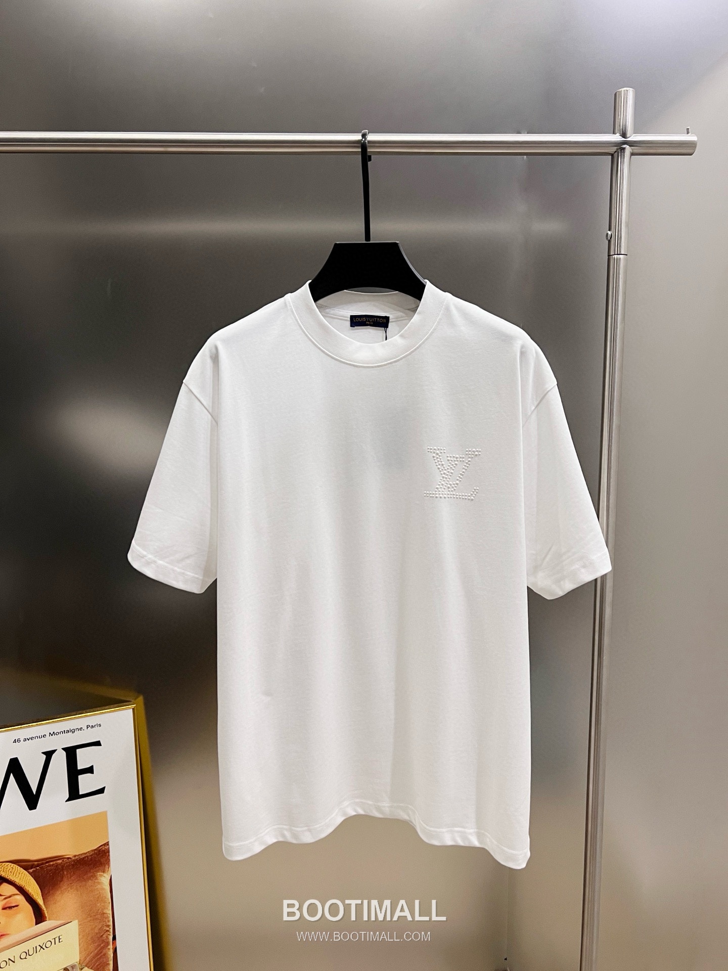 Louis Vuitton 2026 S/S Cotton Short Sleeve T-Shirt with Embossed Logo Print 루이비통 2026SS 코튼 블랙 티셔츠 입체 로고 프린트 20