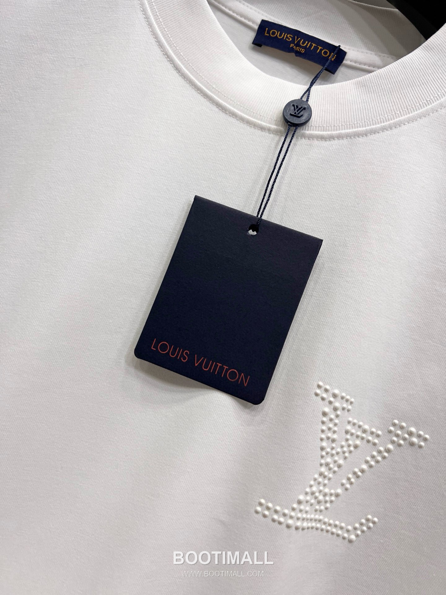 Louis Vuitton 2026 S/S Cotton Short Sleeve T-Shirt with Embossed Logo Print 루이비통 2026SS 코튼 블랙 티셔츠 입체 로고 프린트 22