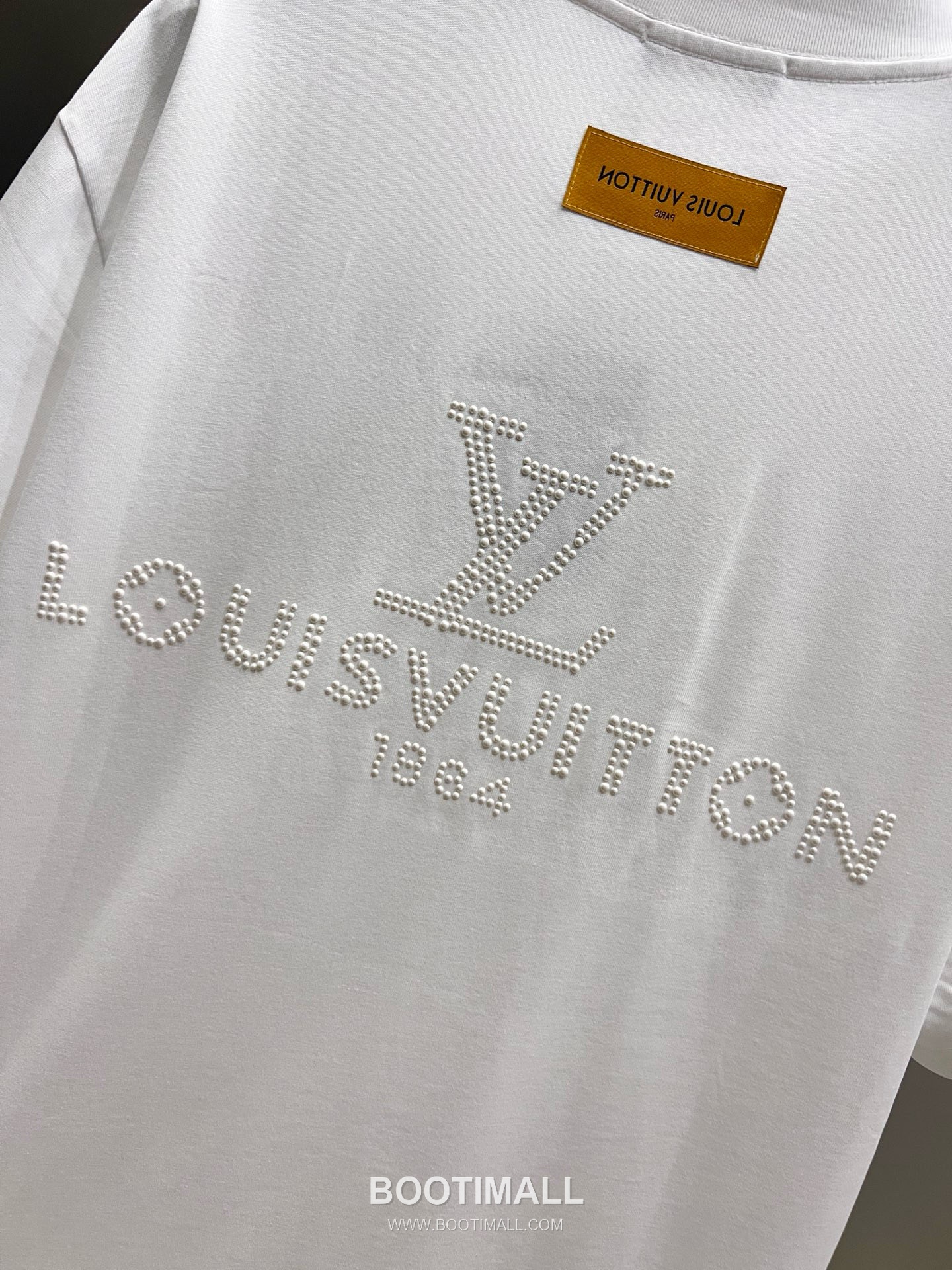 Louis Vuitton 2026 S/S Cotton Short Sleeve T-Shirt with Embossed Logo Print 루이비통 2026SS 코튼 블랙 티셔츠 입체 로고 프린트 25