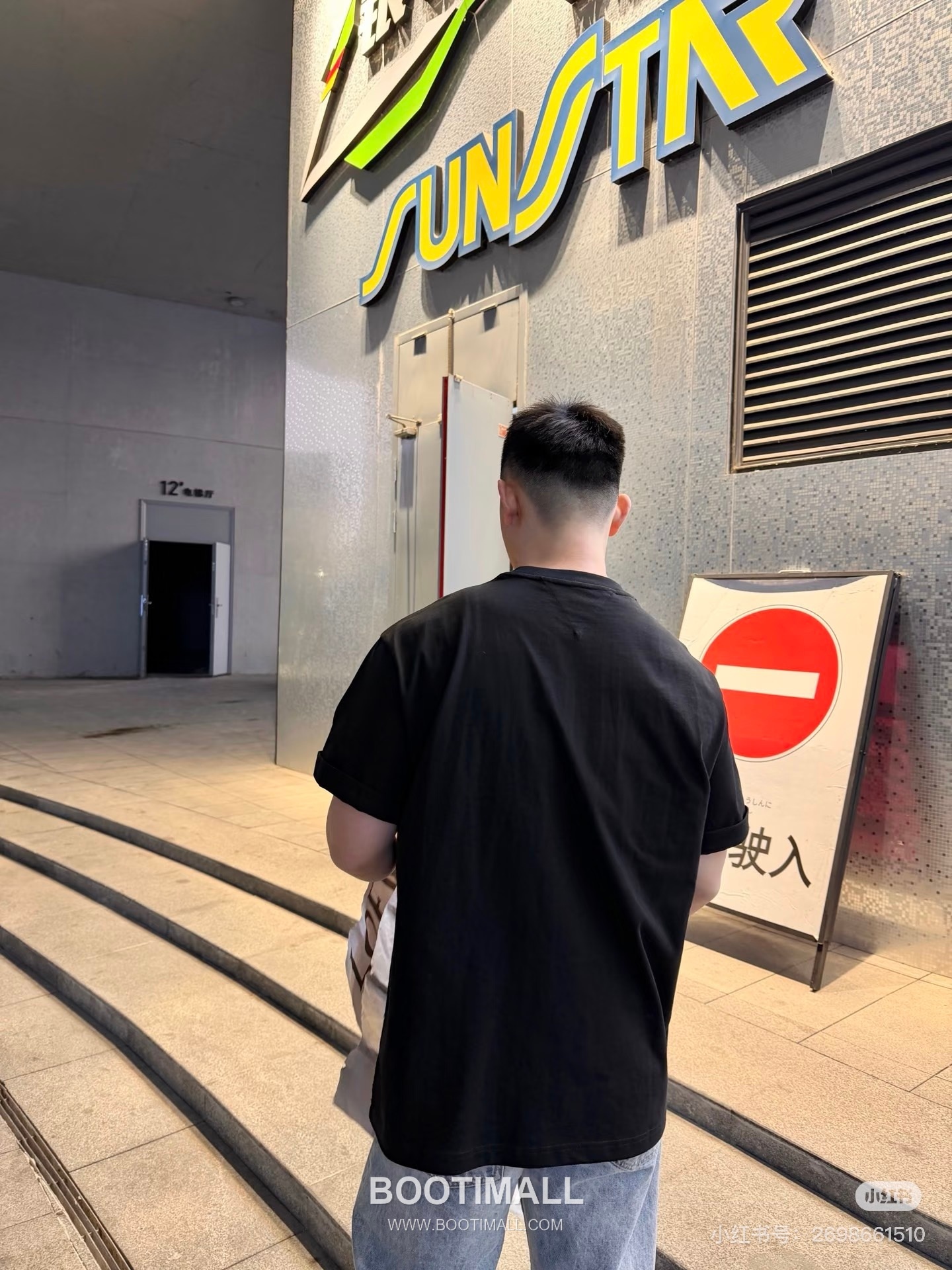 Louis Vuitton 2026 S/S Cotton Short Sleeve T-Shirt with Embossed Logo Print 루이비통 2026SS 코튼 블랙 티셔츠 입체 로고 프린트 5