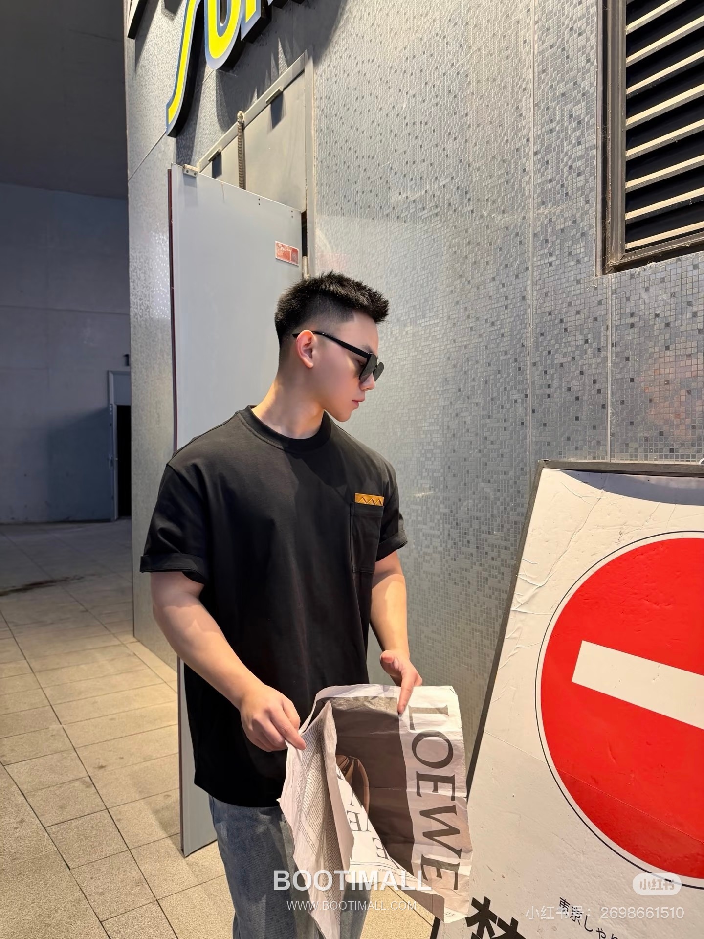 Louis Vuitton 2026 S/S Cotton Short Sleeve T-Shirt with Embossed Logo Print 루이비통 2026SS 코튼 블랙 티셔츠 입체 로고 프린트 6