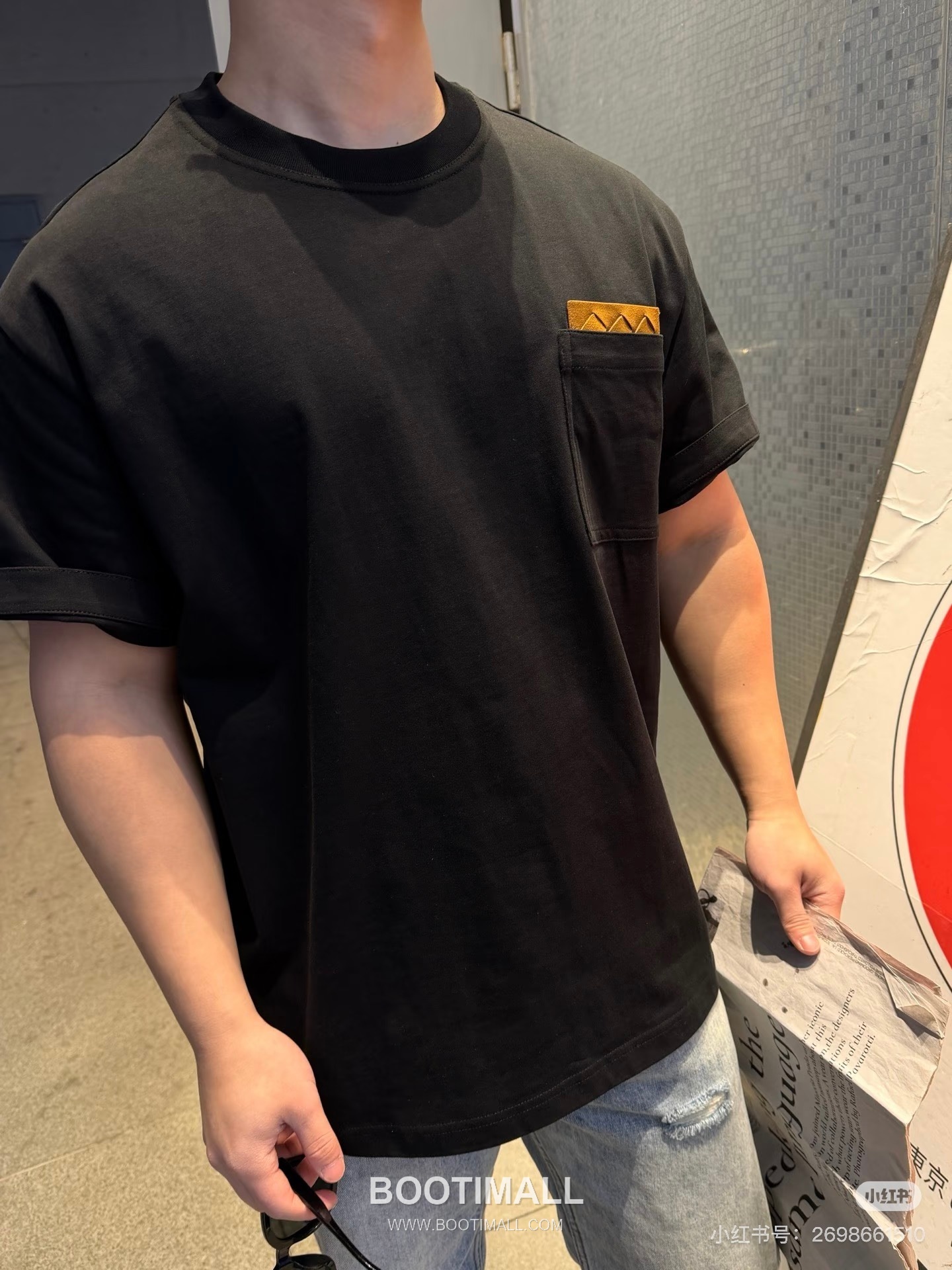 Louis Vuitton 2026 S/S Cotton Short Sleeve T-Shirt with Embossed Logo Print 루이비통 2026SS 코튼 블랙 티셔츠 입체 로고 프린트 7