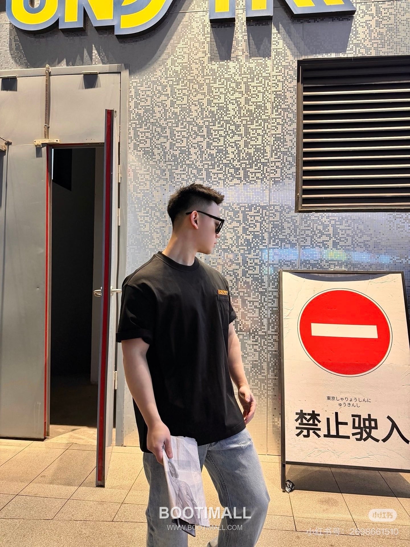 Louis Vuitton 2026 S/S Cotton Short Sleeve T-Shirt with Embossed Logo Print 루이비통 2026SS 코튼 블랙 티셔츠 입체 로고 프린트 8