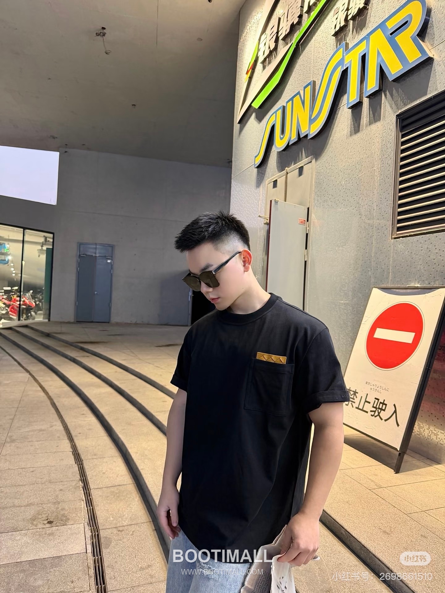 Louis Vuitton 2026 S/S Cotton Short Sleeve T-Shirt with Embossed Logo Print 루이비통 2026SS 코튼 블랙 티셔츠 입체 로고 프린트 11