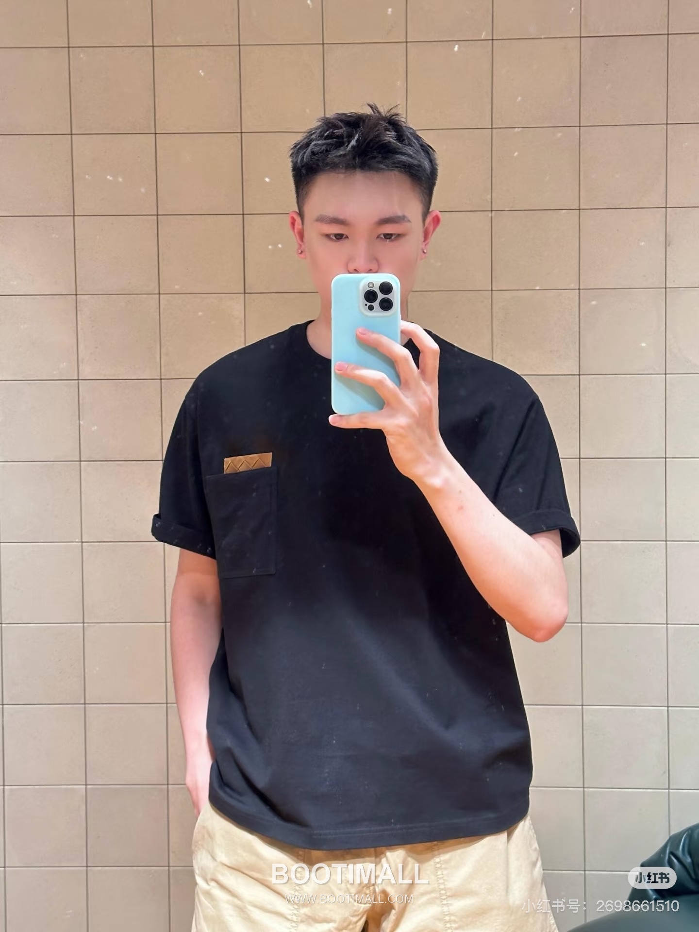 Louis Vuitton 2026 S/S Cotton Short Sleeve T-Shirt with Embossed Logo Print 루이비통 2026SS 코튼 블랙 티셔츠 입체 로고 프린트 12