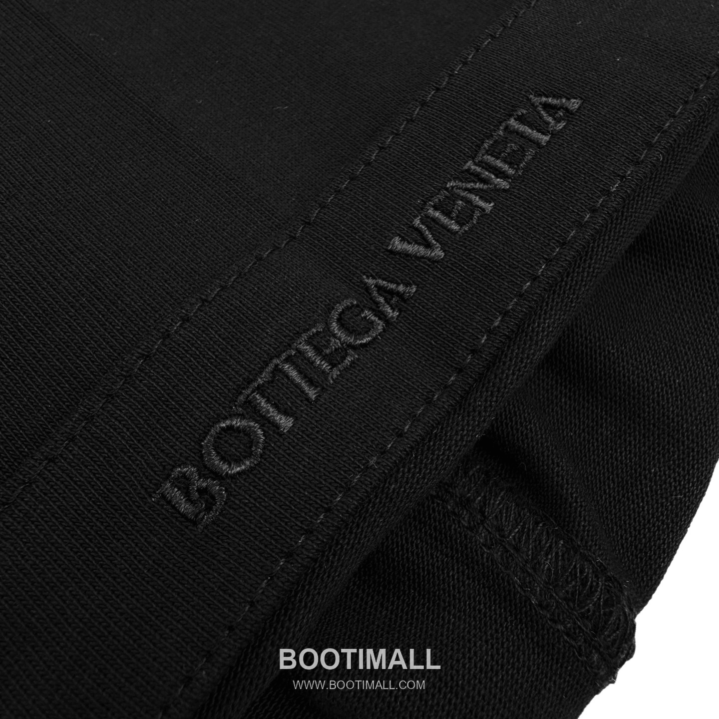 Louis Vuitton 2026 S/S Cotton Short Sleeve T-Shirt with Embossed Logo Print 루이비통 2026SS 코튼 블랙 티셔츠 입체 로고 프린트 19