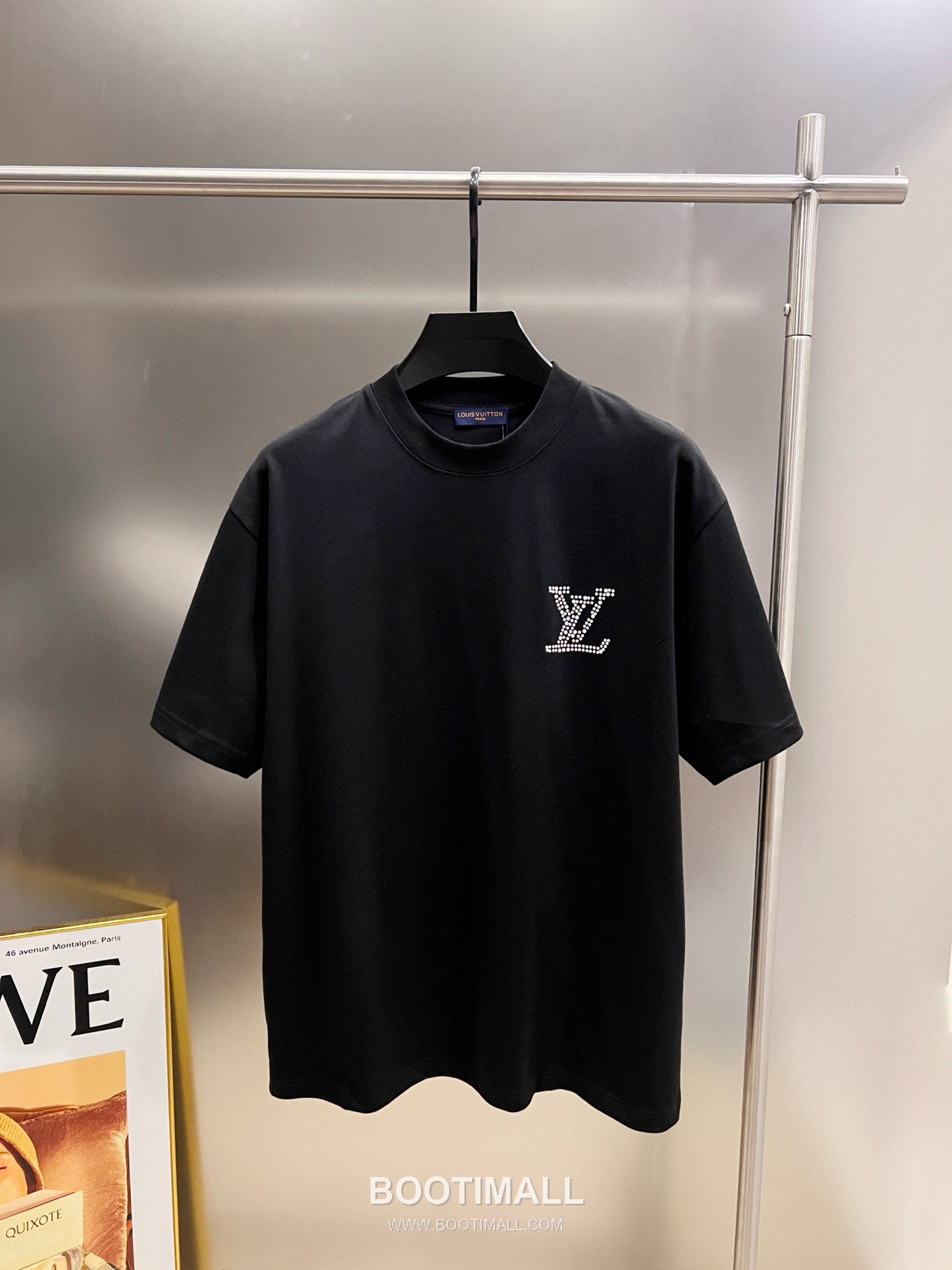 Louis Vuitton 2026 S/S Cotton Short Sleeve T-Shirt with Embossed Logo Print 루이비통 2026SS 코튼 블랙 티셔츠 입체 로고 프린트 23