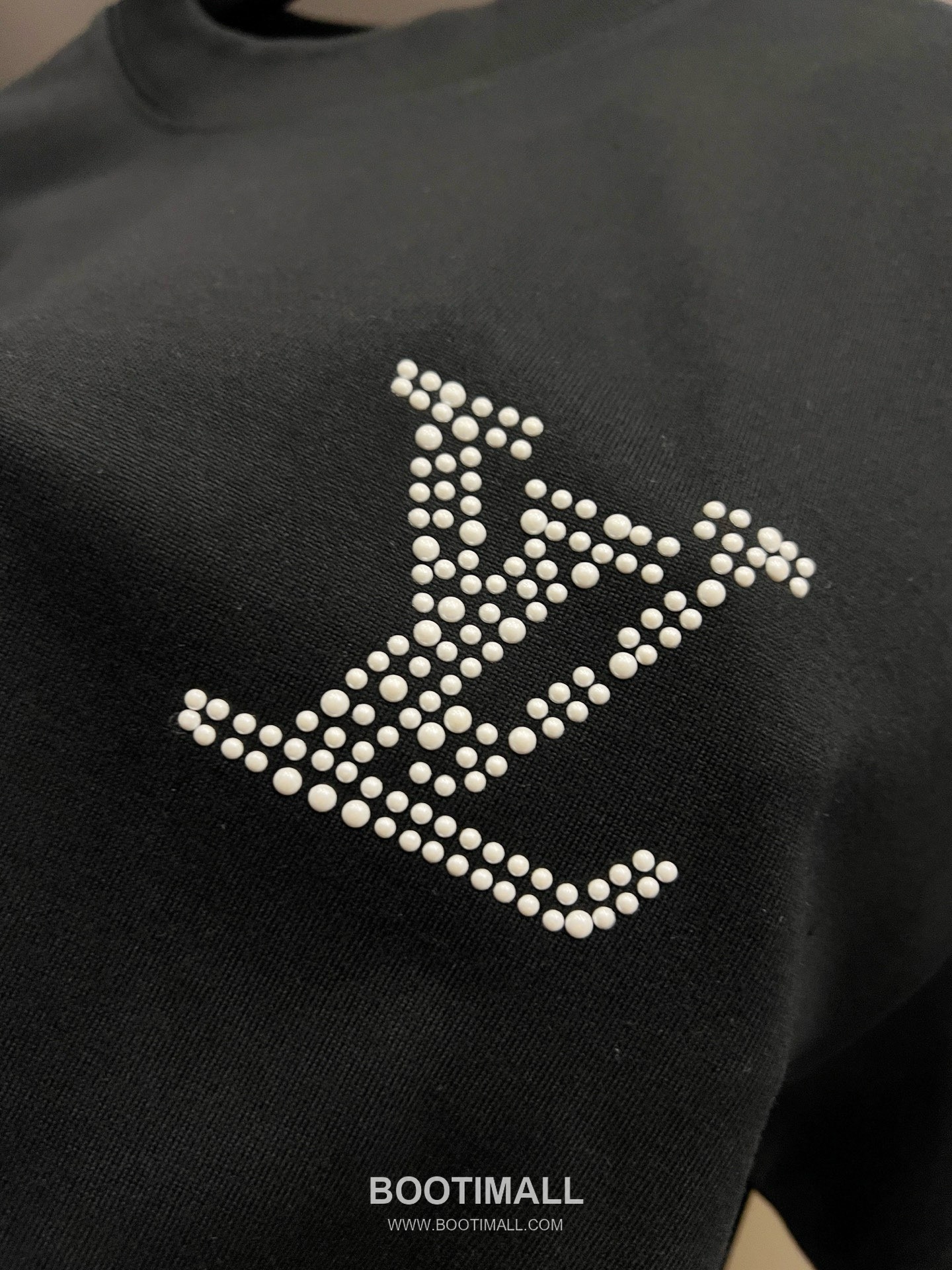 Louis Vuitton 2026 S/S Cotton Short Sleeve T-Shirt with Embossed Logo Print 루이비통 2026SS 코튼 블랙 티셔츠 입체 로고 프린트 26