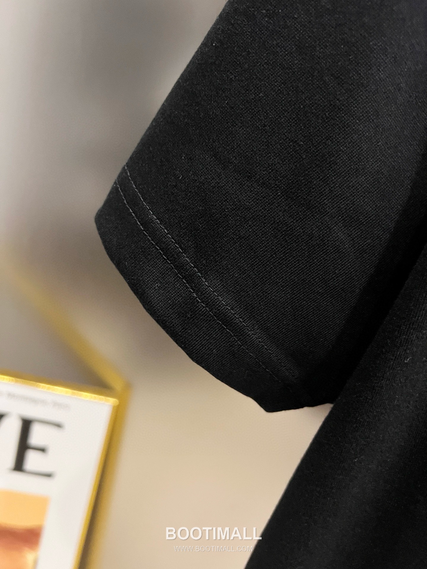 Louis Vuitton 2026 S/S Cotton Short Sleeve T-Shirt with Embossed Logo Print 루이비통 2026SS 코튼 블랙 티셔츠 입체 로고 프린트 27