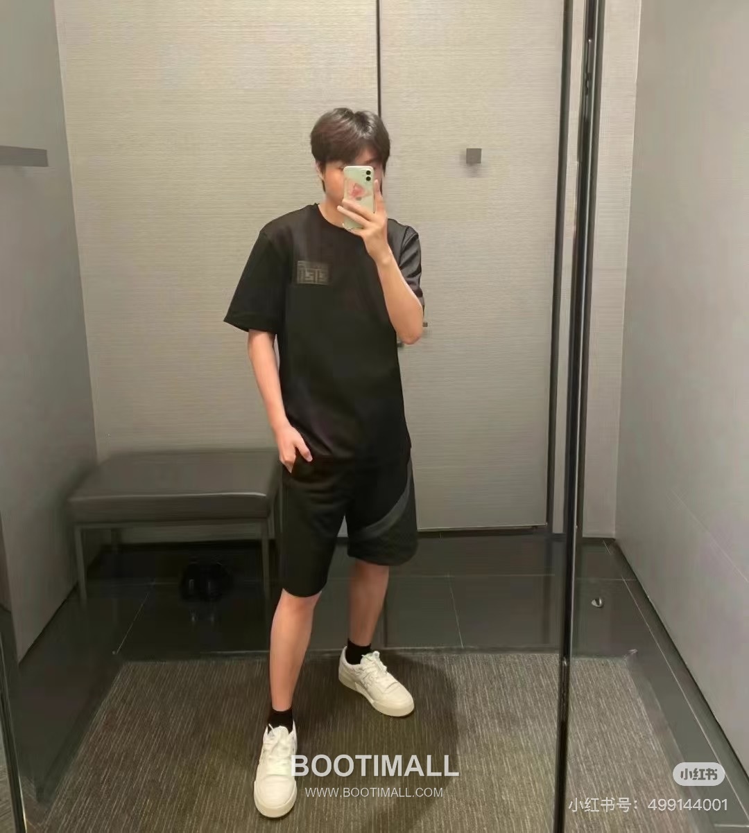 Fendi 2025 S/S Cotton Short Sleeve T-Shirt with Double F Patch Logo 펜디 2025SS 코튼 블랙 티셔츠 더블F 패치 로고 7