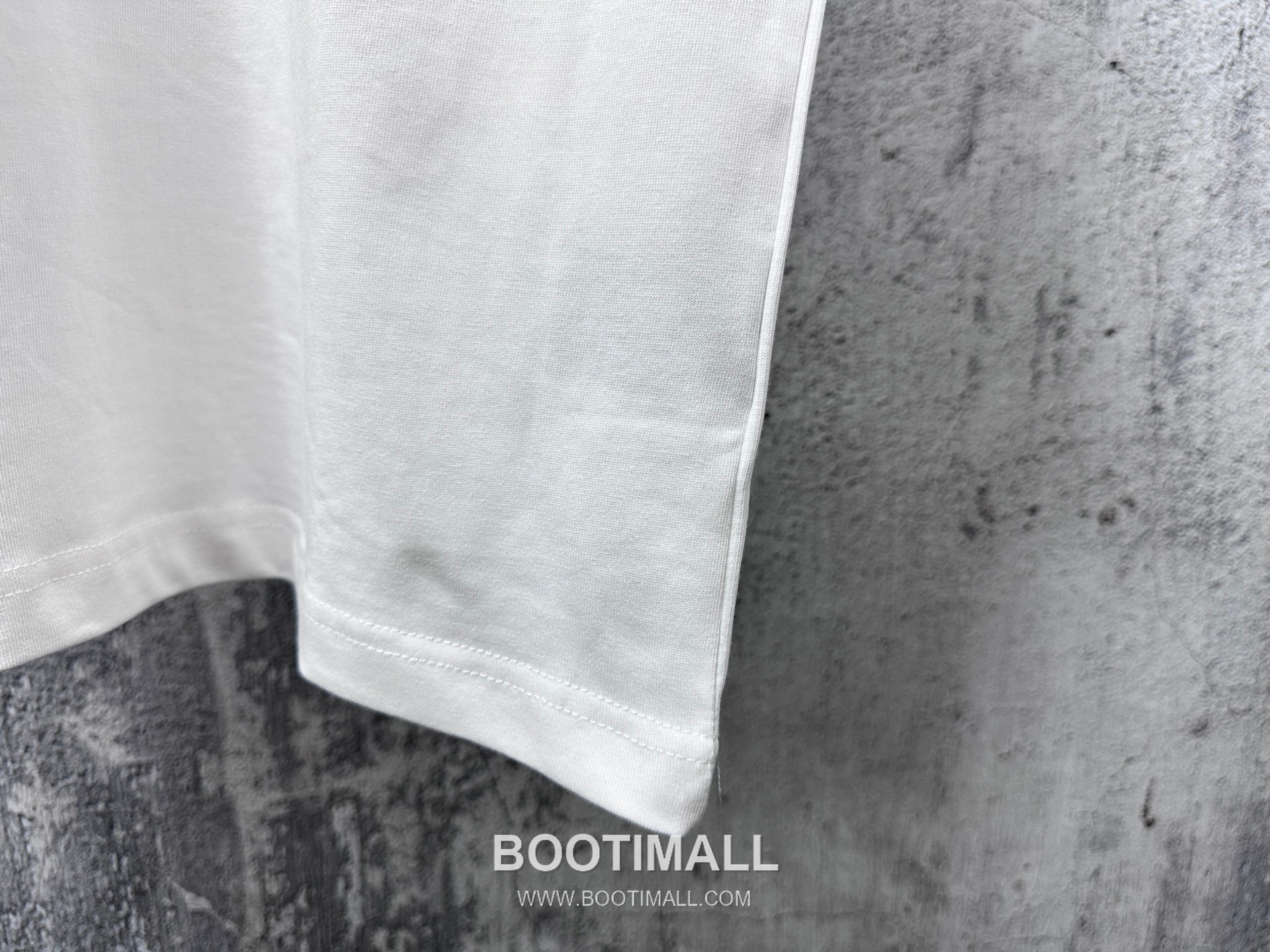 Saint Laurent 2025 S/S Cotton Short Sleeve T-Shirt with Logo Print 생로랑 2025SS 코튼 블랙 티셔츠 로고 프린트 5