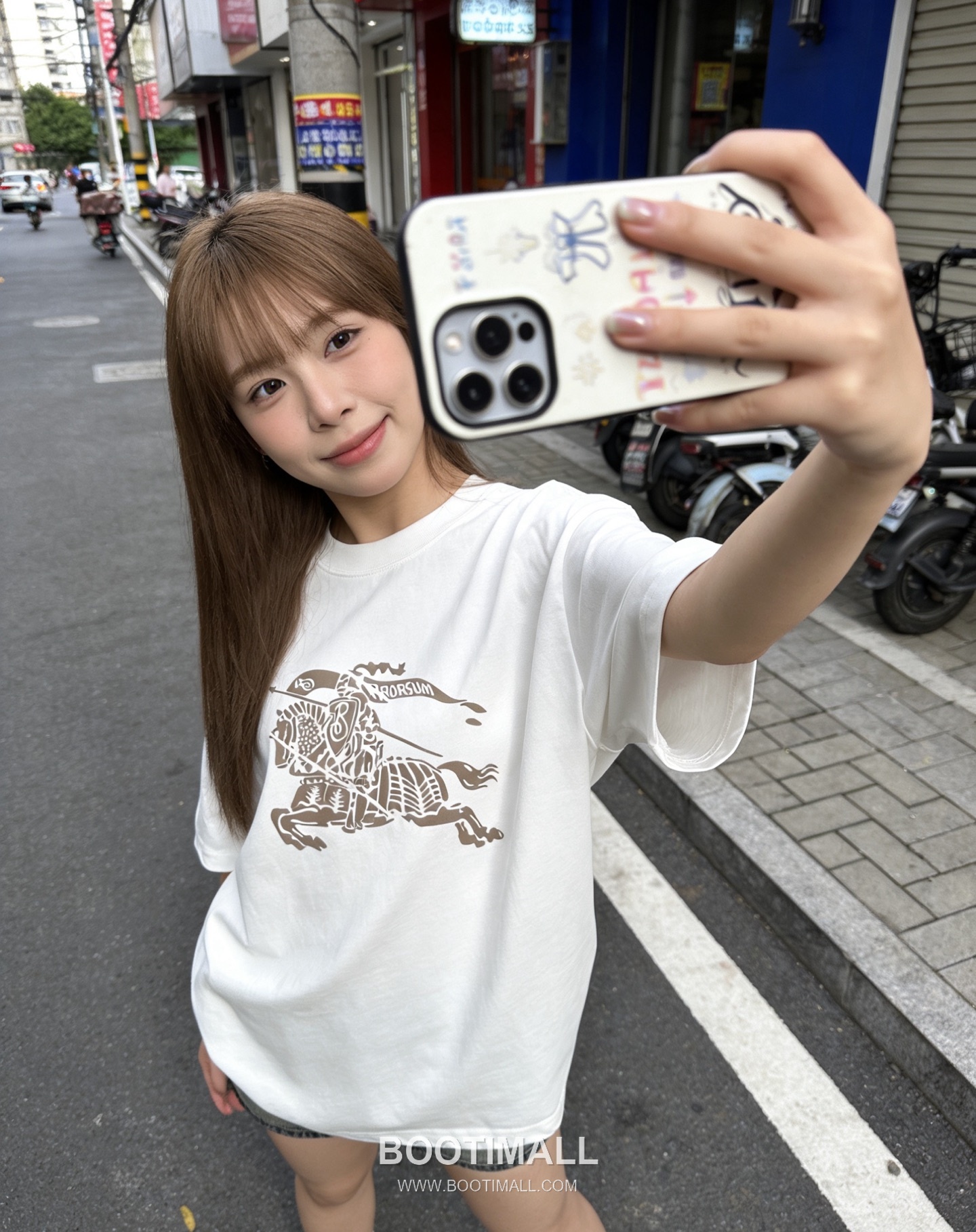 Burberry 2025 S/S Cotton Short Sleeve T-Shirt with Knight Logo Print 버버리 2025SS 코튼 블랙 티셔츠 기사 로고 프린트 3