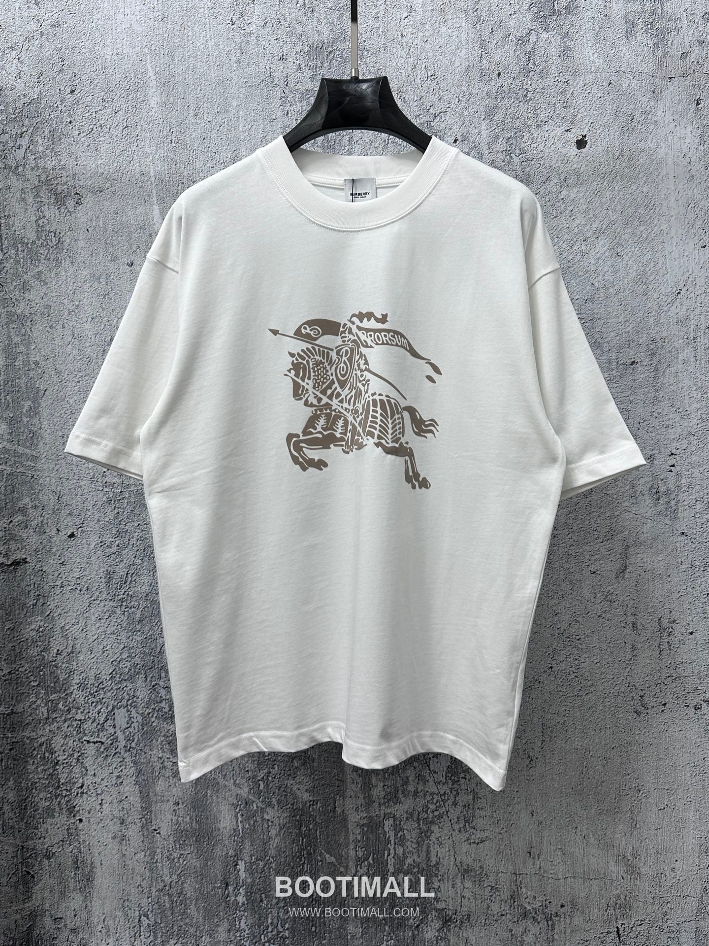 Burberry 2025 S/S Cotton Short Sleeve T-Shirt with Knight Logo Print 버버리 2025SS 코튼 블랙 티셔츠 기사 로고 프린트 4