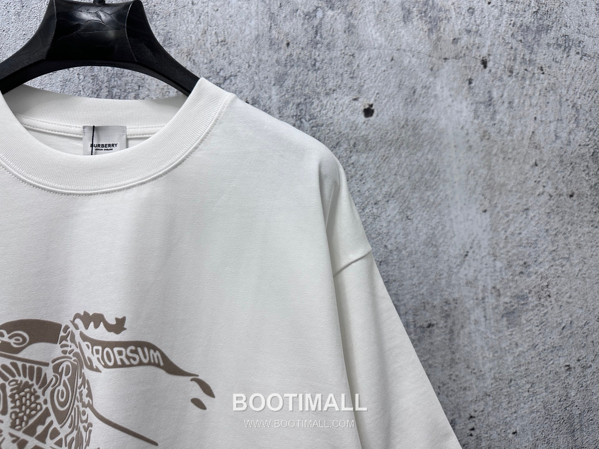 Burberry 2025 S/S Cotton Short Sleeve T-Shirt with Knight Logo Print 버버리 2025SS 코튼 블랙 티셔츠 기사 로고 프린트 5