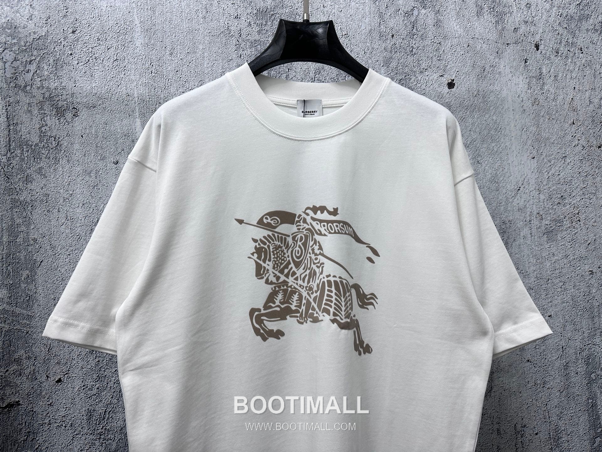 Burberry 2025 S/S Cotton Short Sleeve T-Shirt with Knight Logo Print 버버리 2025SS 코튼 블랙 티셔츠 기사 로고 프린트 7