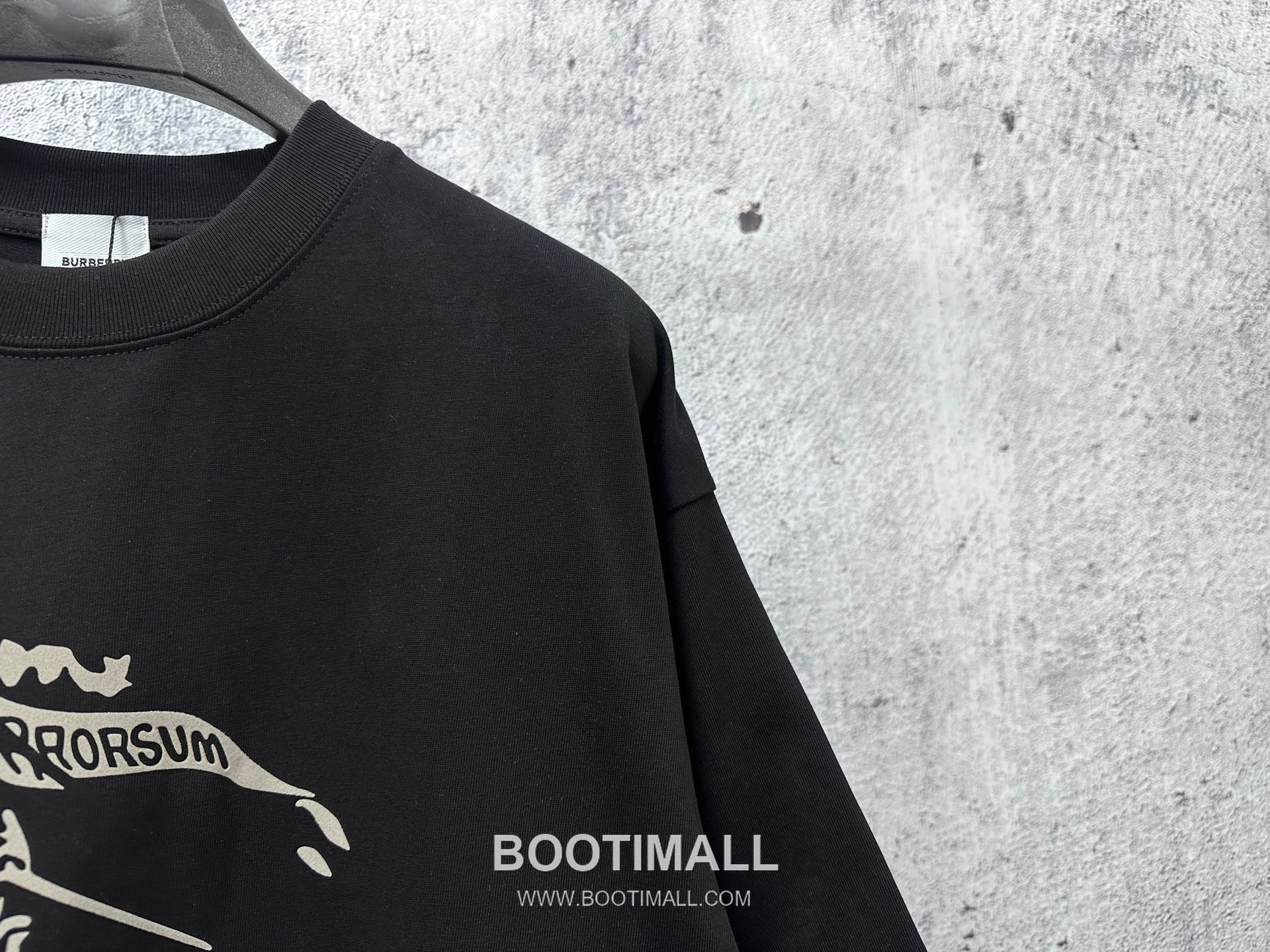 Burberry 2025 S/S Cotton Short Sleeve T-Shirt with Knight Logo Print 버버리 2025SS 코튼 블랙 티셔츠 기사 로고 프린트 2