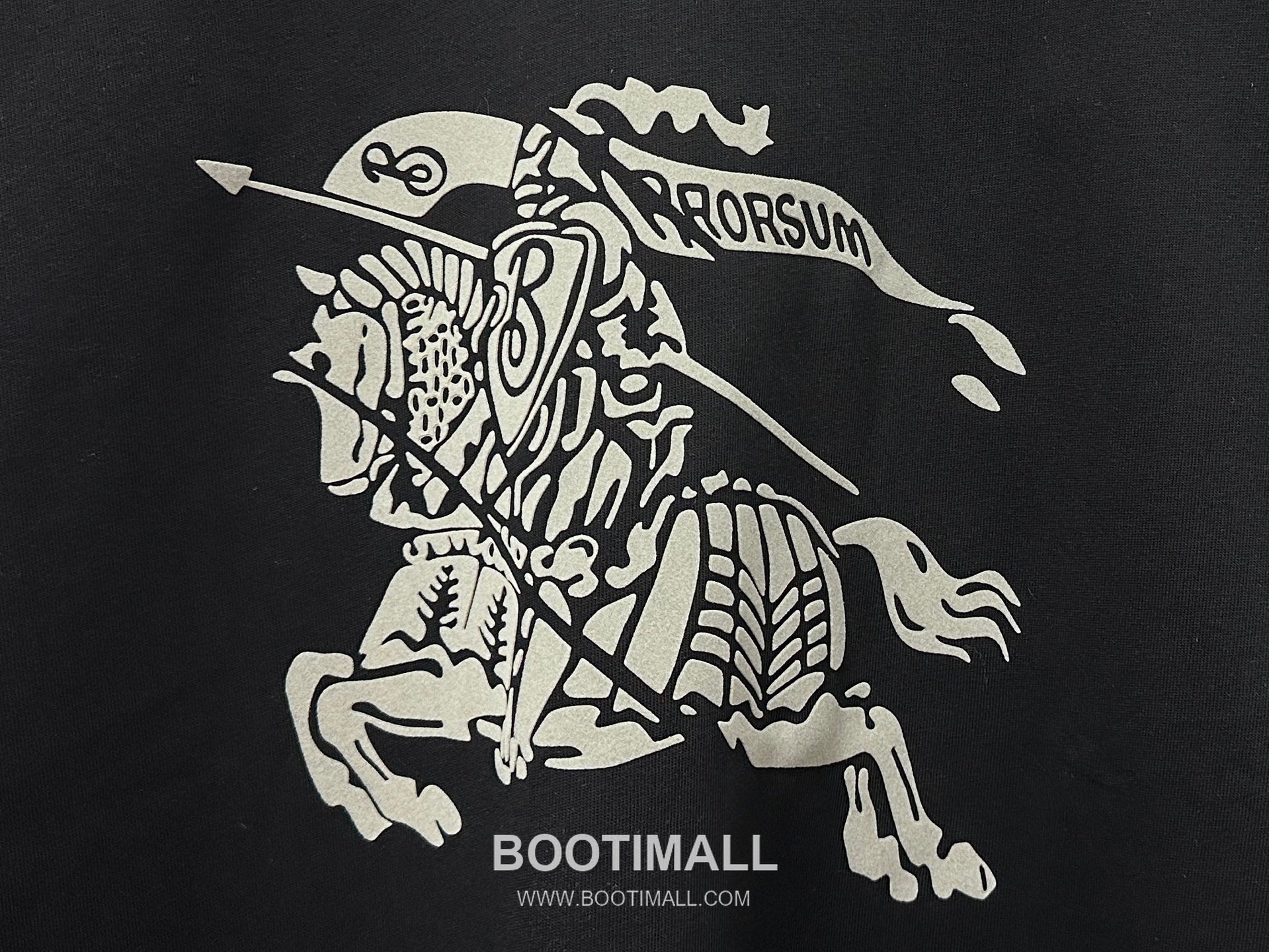 Burberry 2025 S/S Cotton Short Sleeve T-Shirt with Knight Logo Print 버버리 2025SS 코튼 블랙 티셔츠 기사 로고 프린트 6