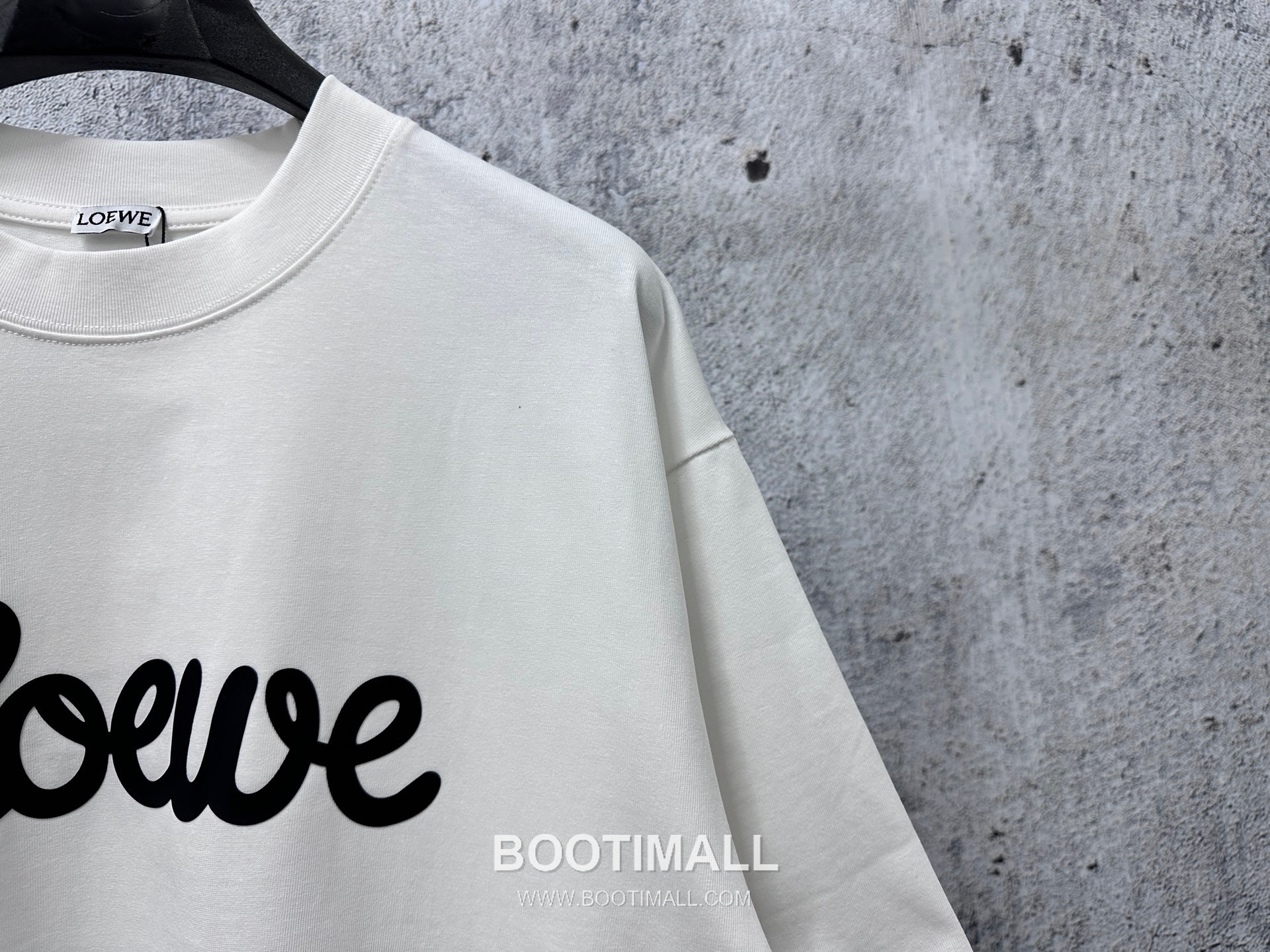 Loewe 2025 S/S Cotton Short Sleeve T-Shirt with Rubber Logo Print 로에베 2025SS 코튼 블랙 티셔츠 러버 로고 프린트 2