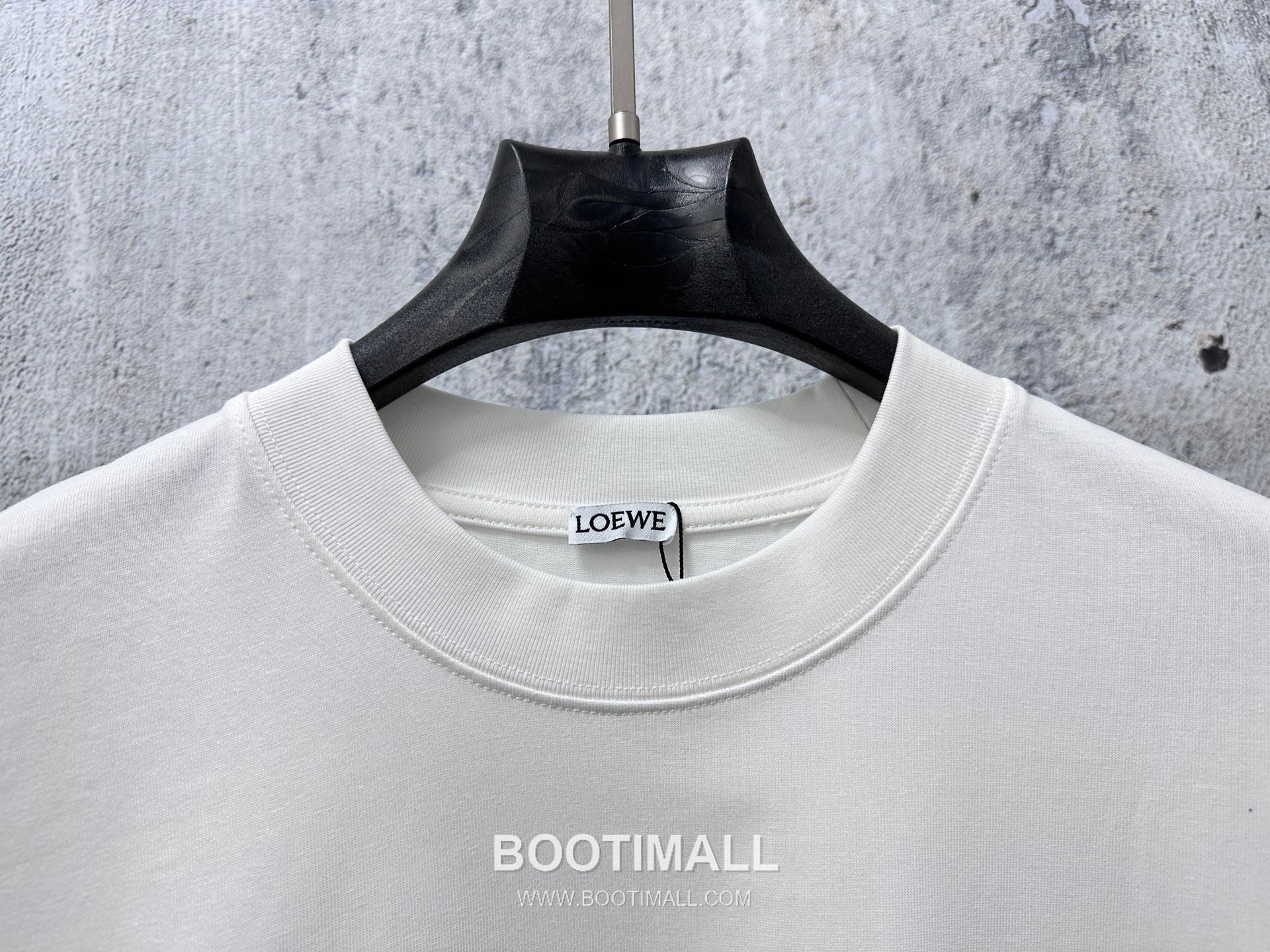 Loewe 2025 S/S Cotton Short Sleeve T-Shirt with Rubber Logo Print 로에베 2025SS 코튼 블랙 티셔츠 러버 로고 프린트 3