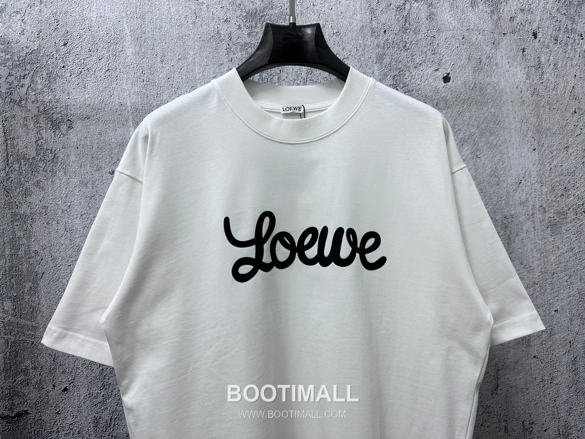 Loewe 2025 S/S Cotton Short Sleeve T-Shirt with Rubber Logo Print 로에베 2025SS 코튼 블랙 티셔츠 러버 로고 프린트 4
