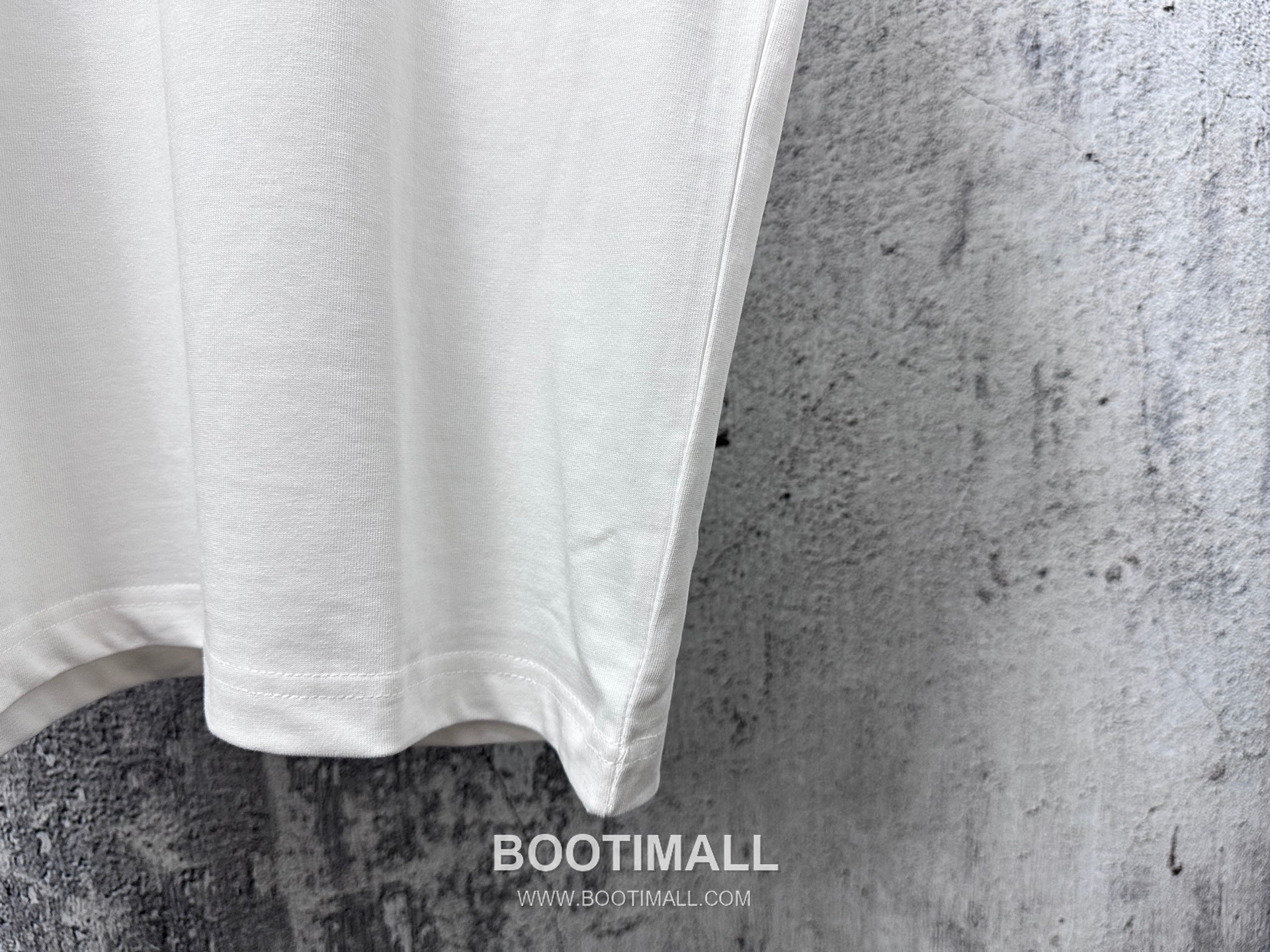 Loewe 2025 S/S Cotton Short Sleeve T-Shirt with Rubber Logo Print 로에베 2025SS 코튼 블랙 티셔츠 러버 로고 프린트 5