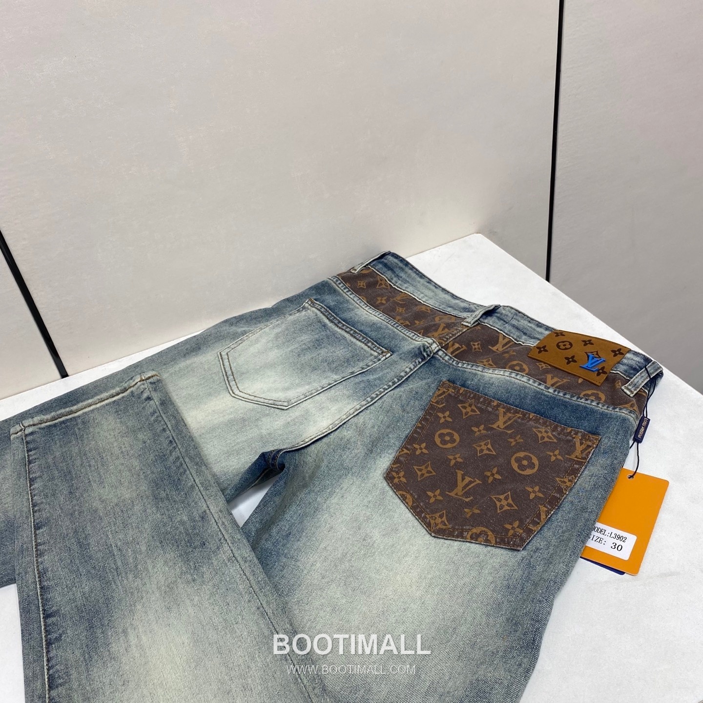 Louis Vuitton 2026 S/S Denim Straight Jeans Pants with Washed Finish 루이비통 2026SS 데님 블루 스트레이트 워싱 진 2