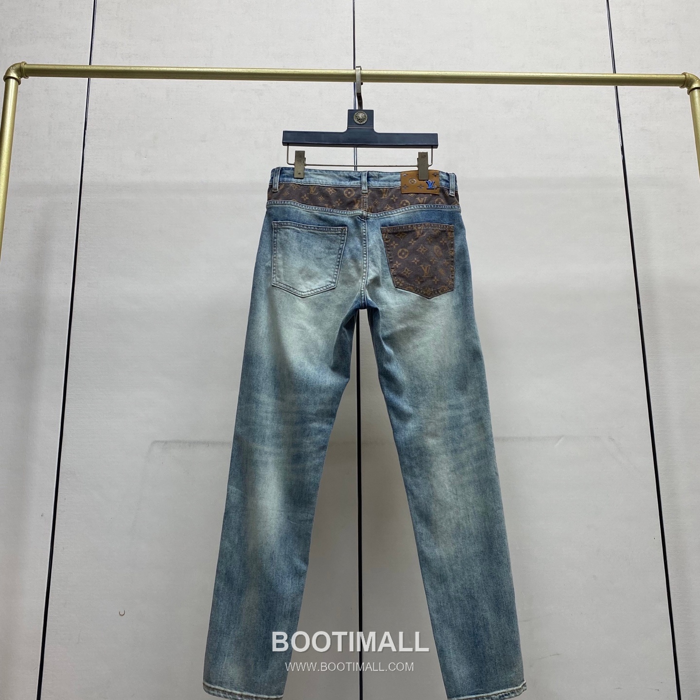 Louis Vuitton 2026 S/S Denim Straight Jeans Pants with Washed Finish 루이비통 2026SS 데님 블루 스트레이트 워싱 진 3