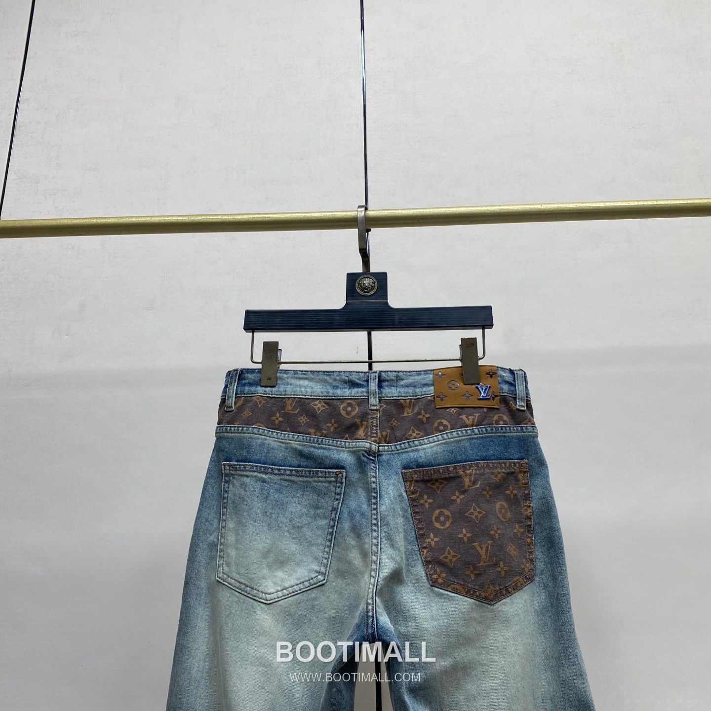 Louis Vuitton 2026 S/S Denim Straight Jeans Pants with Washed Finish 루이비통 2026SS 데님 블루 스트레이트 워싱 진 6