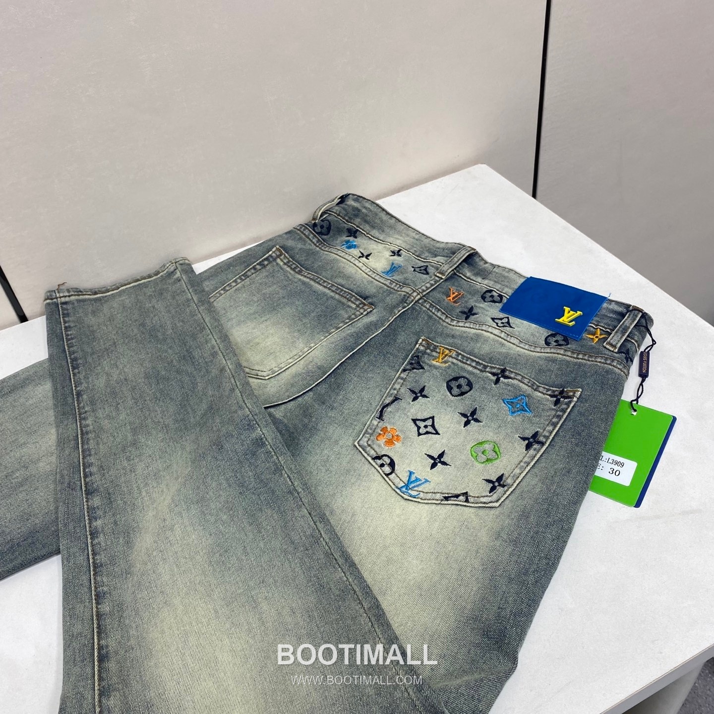 Louis Vuitton 2026 S/S Denim Straight Jeans Pants with Washed Finish 루이비통 2026SS 데님 블루 스트레이트 워싱 진 2