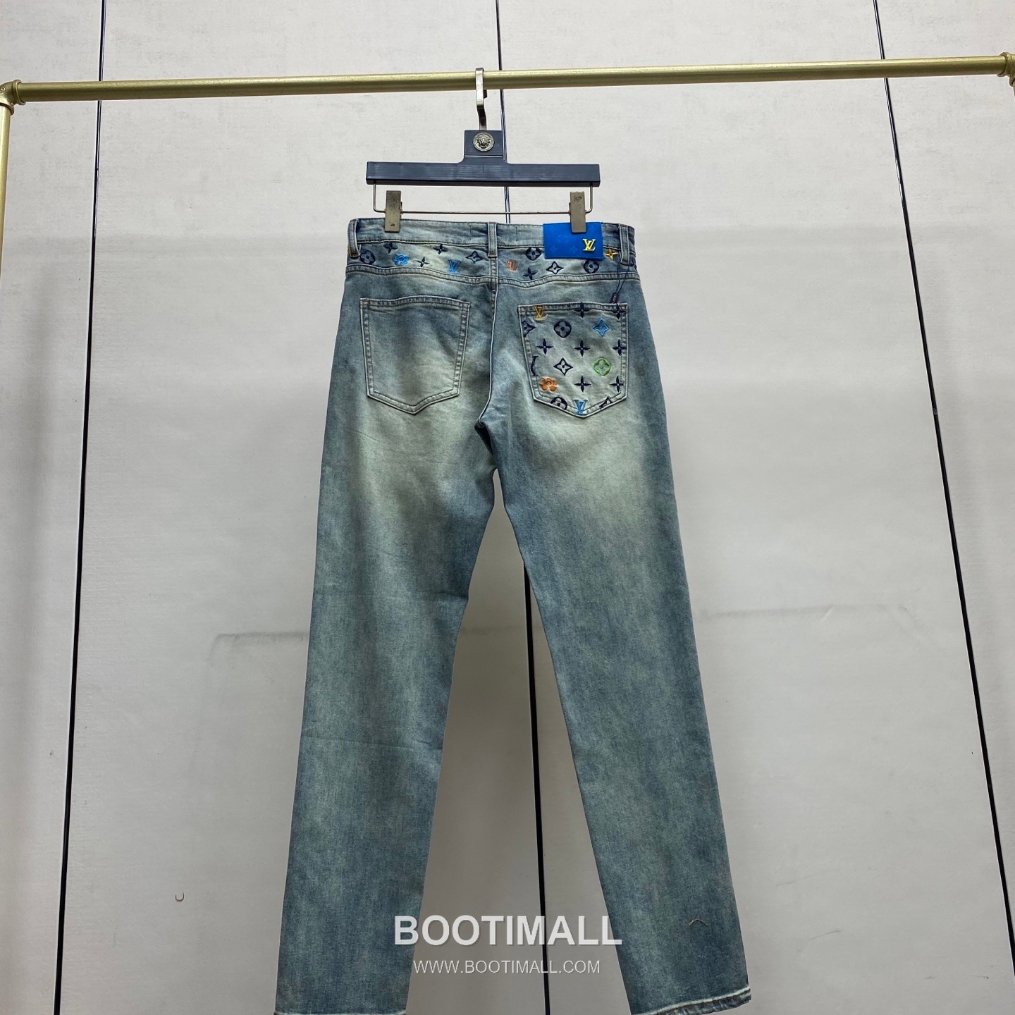Louis Vuitton 2026 S/S Denim Straight Jeans Pants with Washed Finish 루이비통 2026SS 데님 블루 스트레이트 워싱 진 3