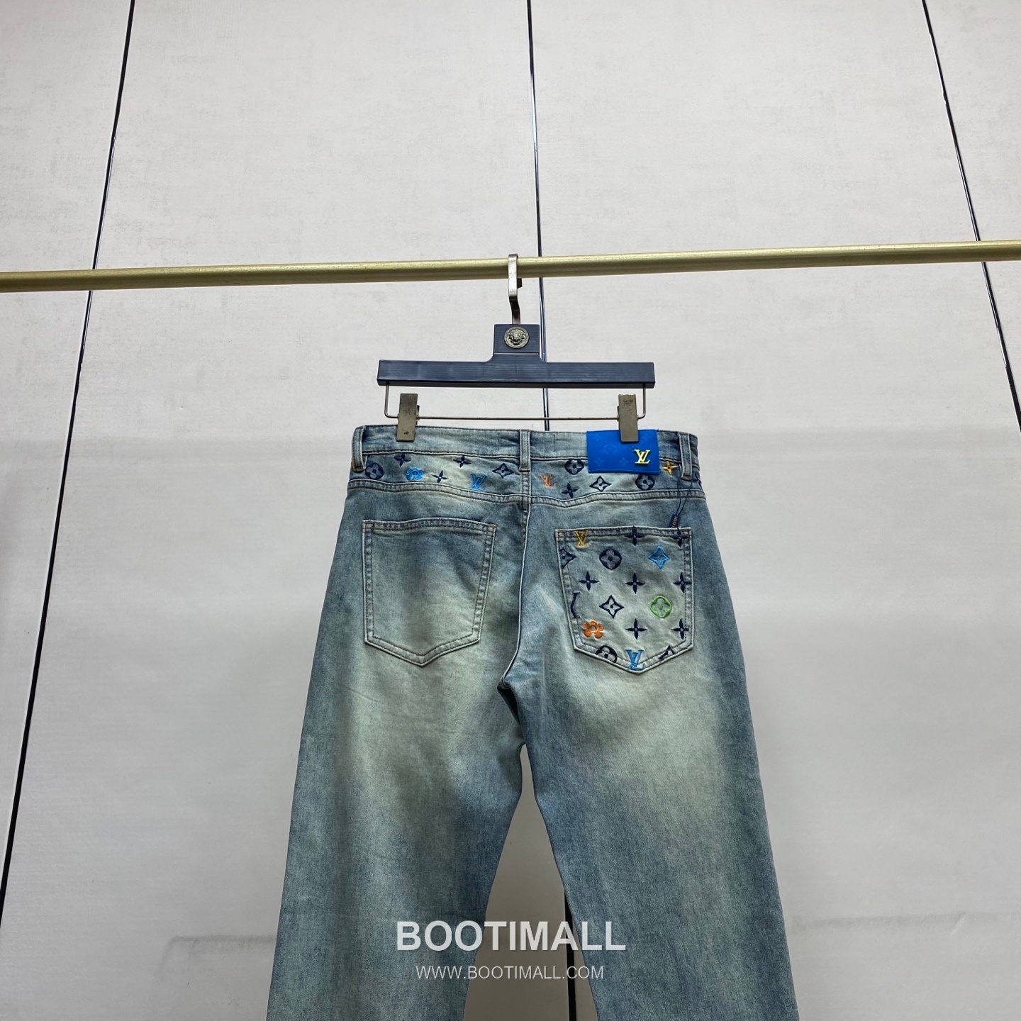 Louis Vuitton 2026 S/S Denim Straight Jeans Pants with Washed Finish 루이비통 2026SS 데님 블루 스트레이트 워싱 진 5