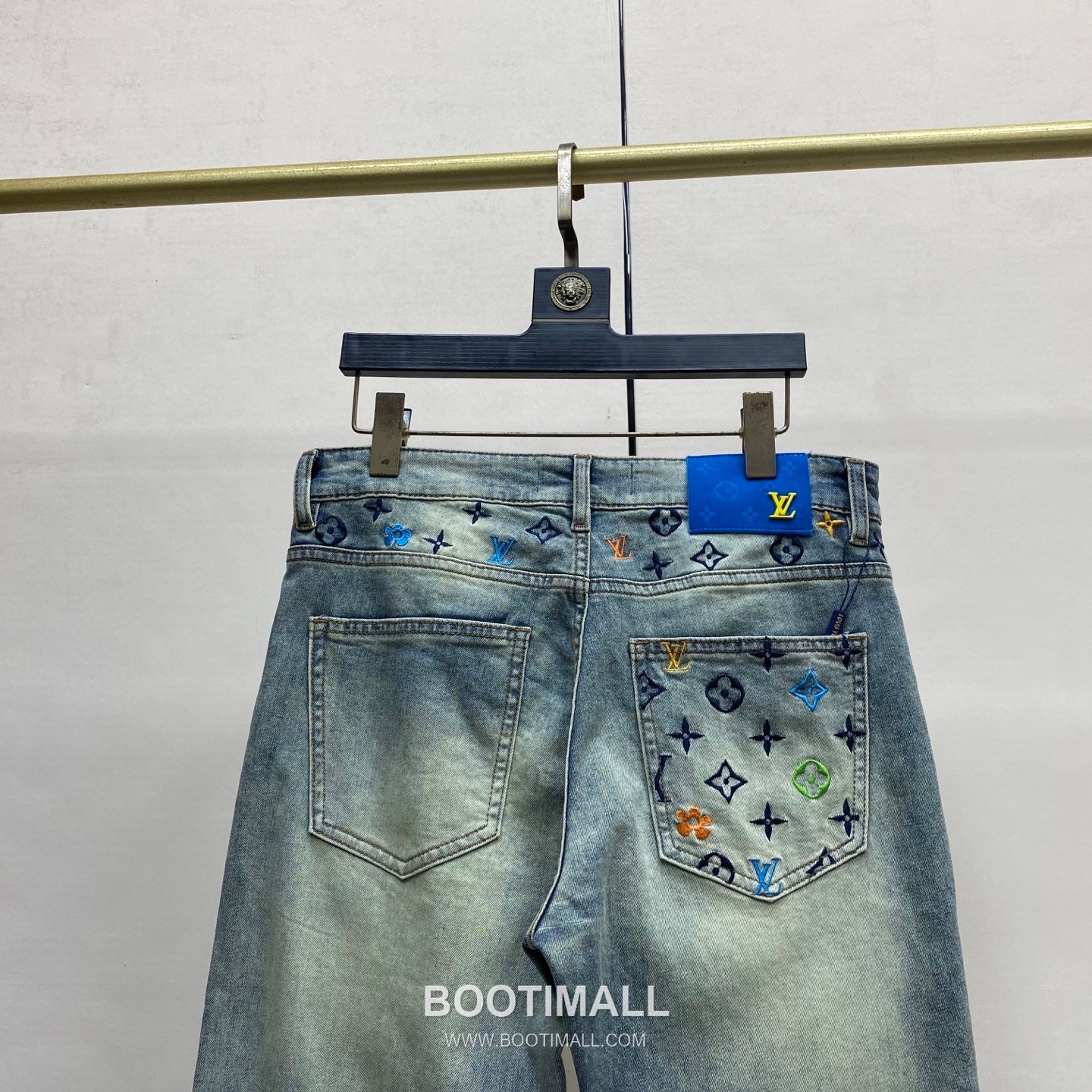 Louis Vuitton 2026 S/S Denim Straight Jeans Pants with Washed Finish 루이비통 2026SS 데님 블루 스트레이트 워싱 진 6