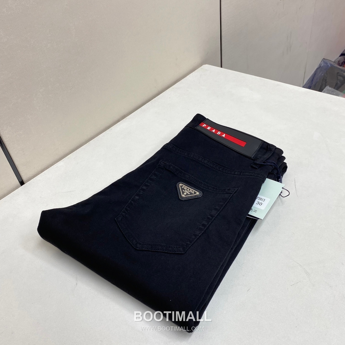 Prada 2026 S/S Denim Straight Jeans Pants with Washed Finish 프라다 2026SS 데님 블루 스트레이트 워싱 진 1