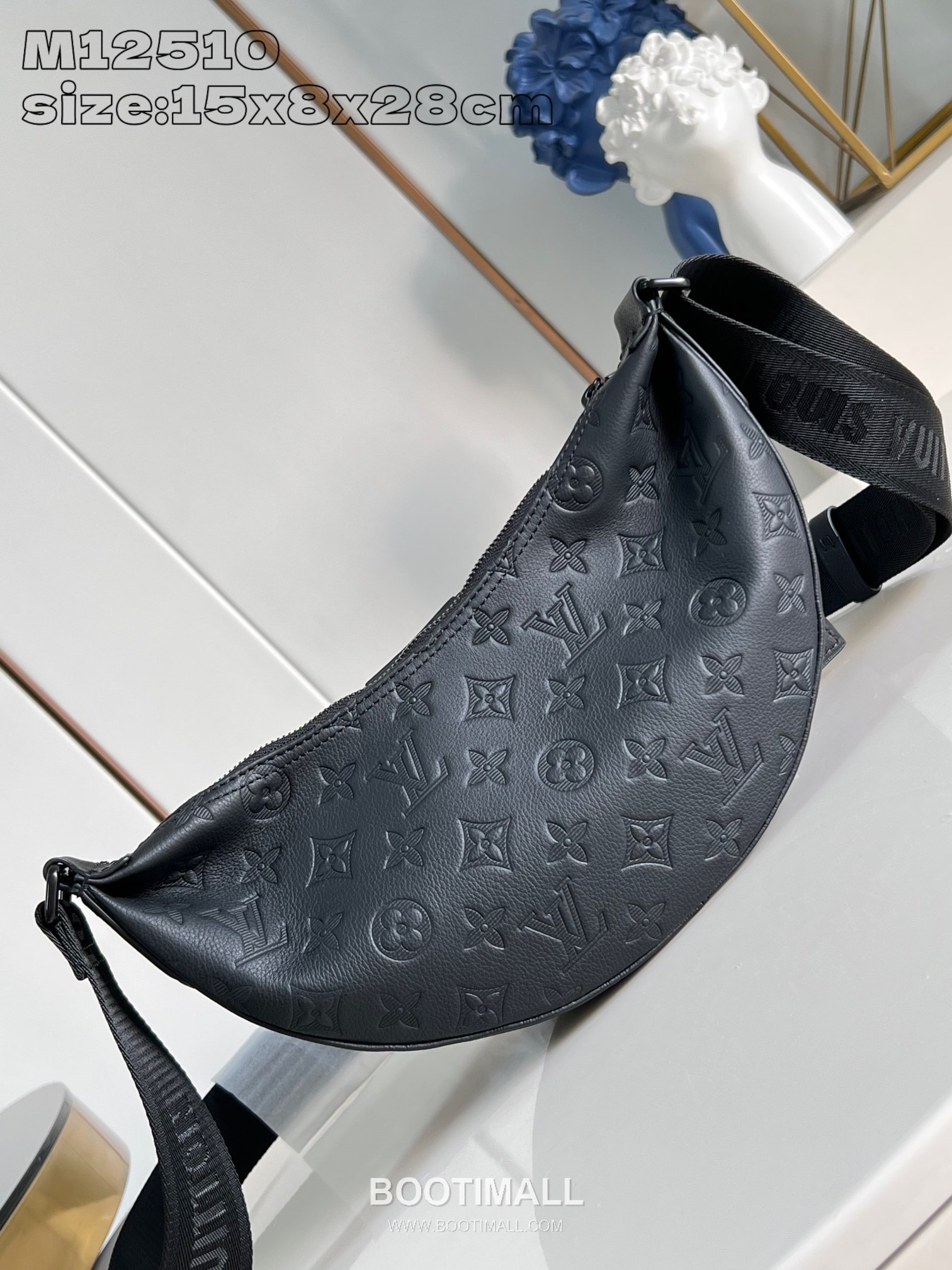 Louis Vuitton Hamac Small Monogram Shadow Calfskin Leather Crossbody Bag with Adjustable Strap Detail 루이비통 하맥 스몰 모노그램 쉐도우 카프스킨 레더 스트랩 크로스백 M12510 28.5cm 5