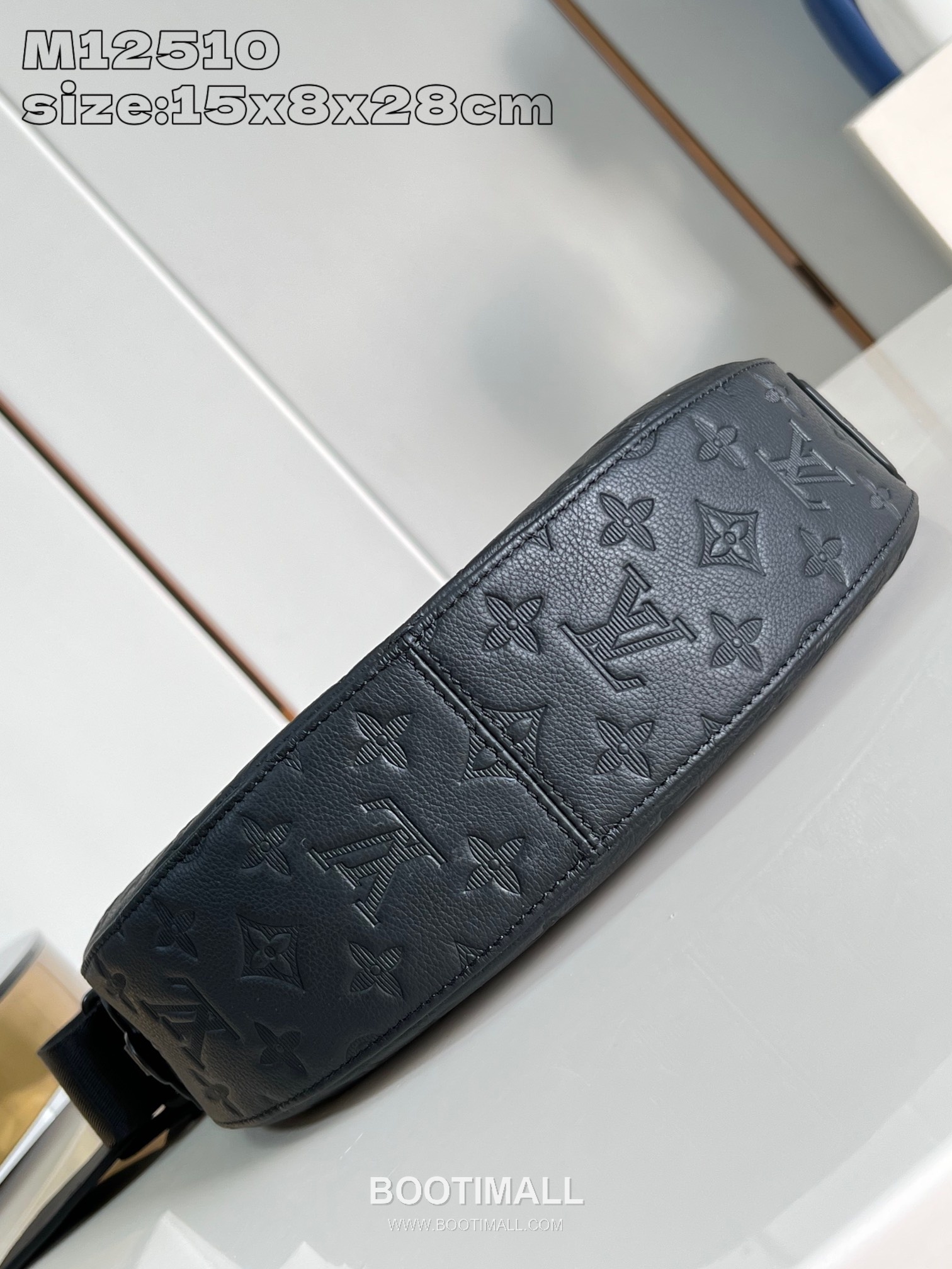 Louis Vuitton Hamac Small Monogram Shadow Calfskin Leather Crossbody Bag with Adjustable Strap Detail 루이비통 하맥 스몰 모노그램 쉐도우 카프스킨 레더 스트랩 크로스백 M12510 28.5cm 6