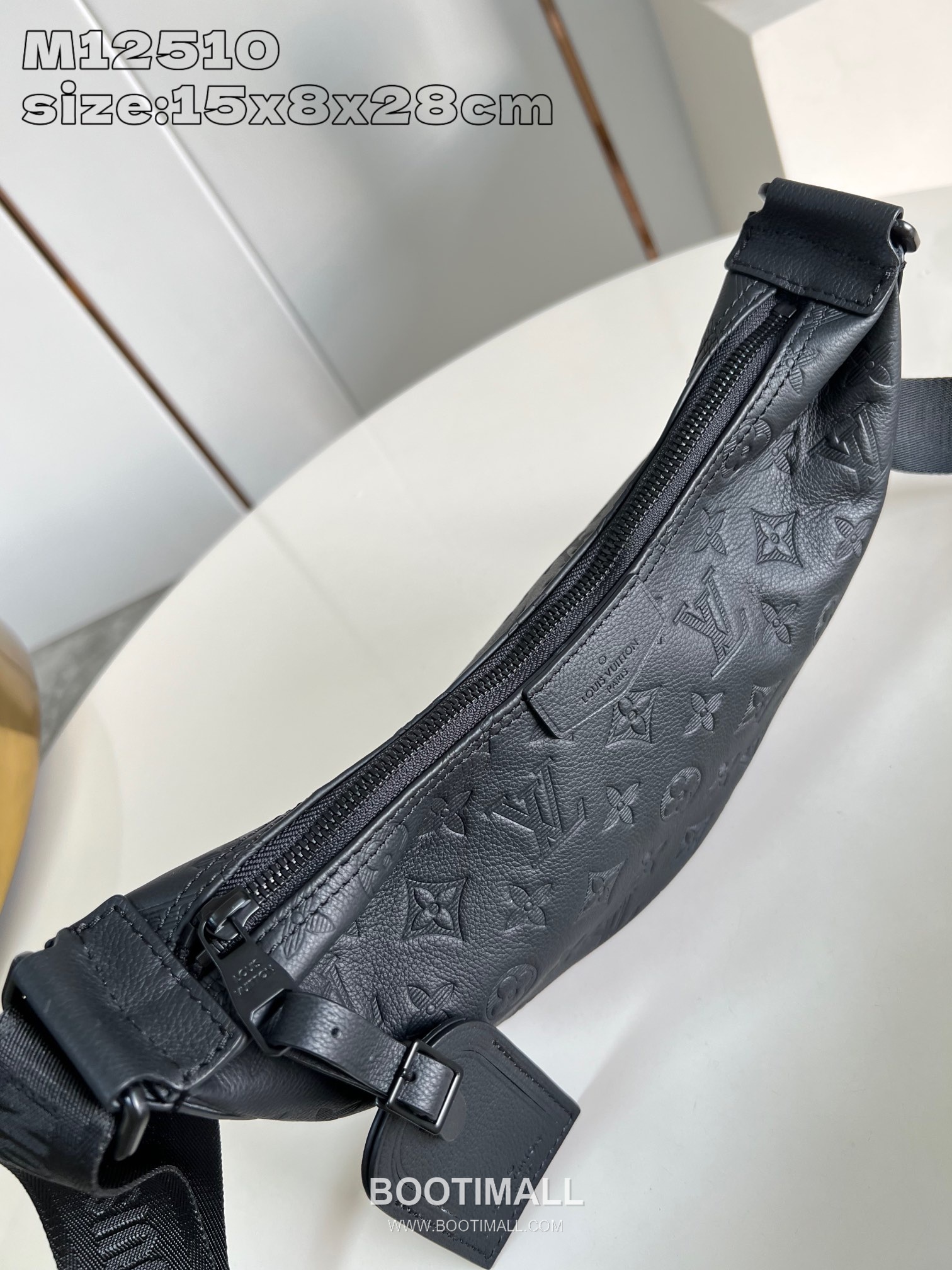 Louis Vuitton Hamac Small Monogram Shadow Calfskin Leather Crossbody Bag with Adjustable Strap Detail 루이비통 하맥 스몰 모노그램 쉐도우 카프스킨 레더 스트랩 크로스백 M12510 28.5cm 7