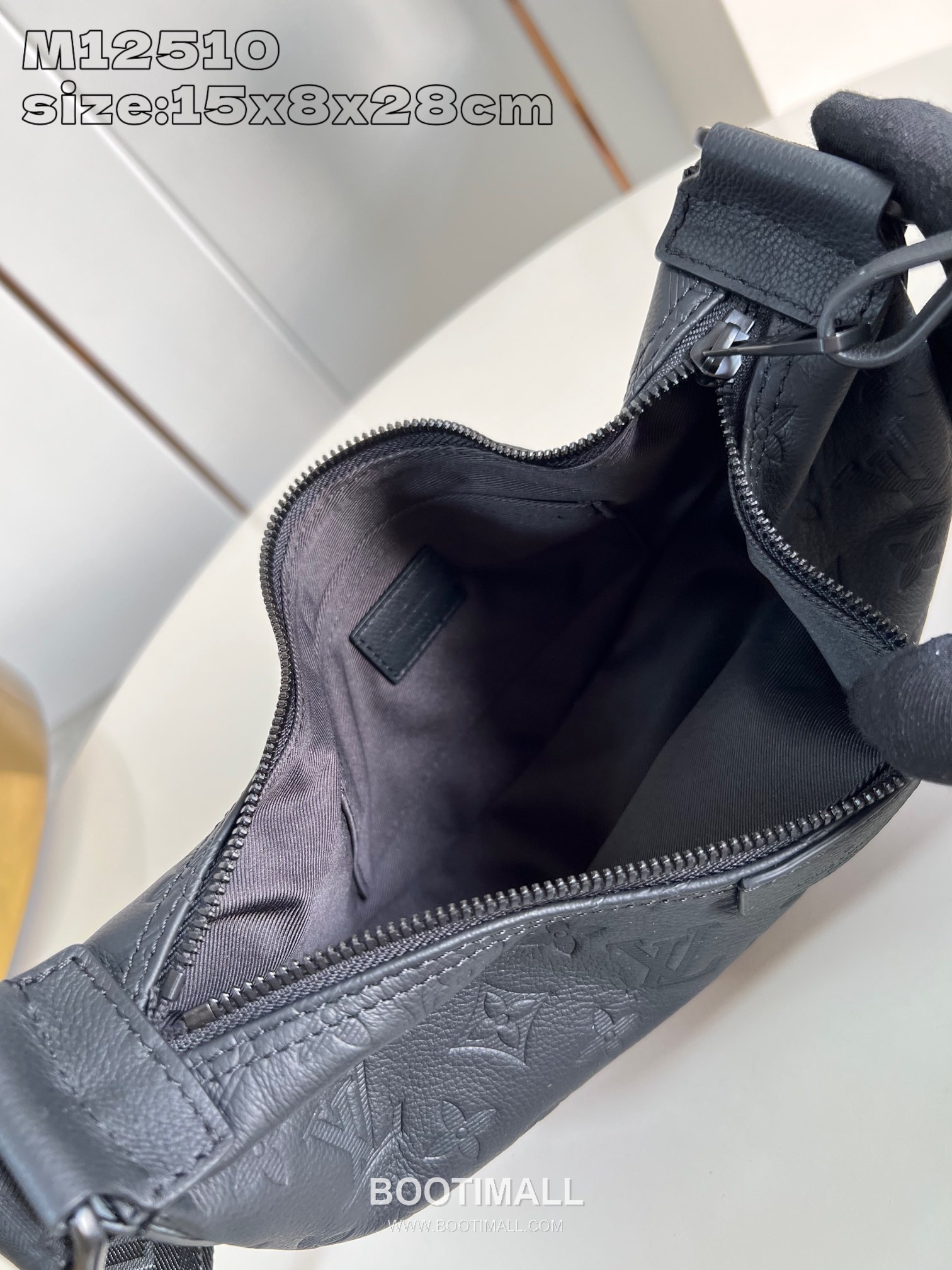 Louis Vuitton Hamac Small Monogram Shadow Calfskin Leather Crossbody Bag with Adjustable Strap Detail 루이비통 하맥 스몰 모노그램 쉐도우 카프스킨 레더 스트랩 크로스백 M12510 28.5cm 8