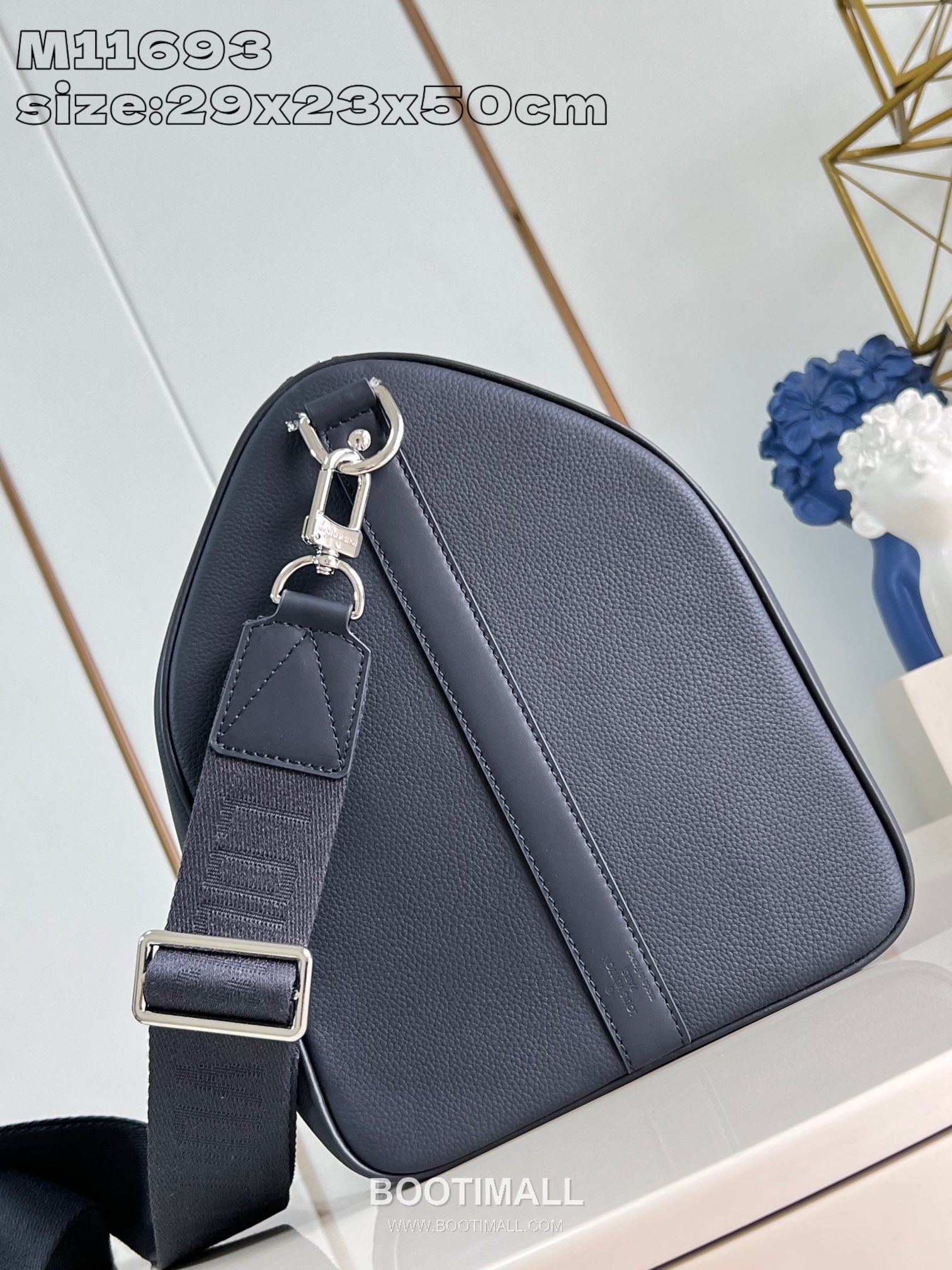 Louis Vuitton Keepall Bandouliere 50 Aerogram Grained Calfskin Leather Duffle Bag with Strap Detail 루이비통 키폴 반둘리에 50 에어로그램 카프스킨 레더 스트랩 더플백 M11693 50cm 4