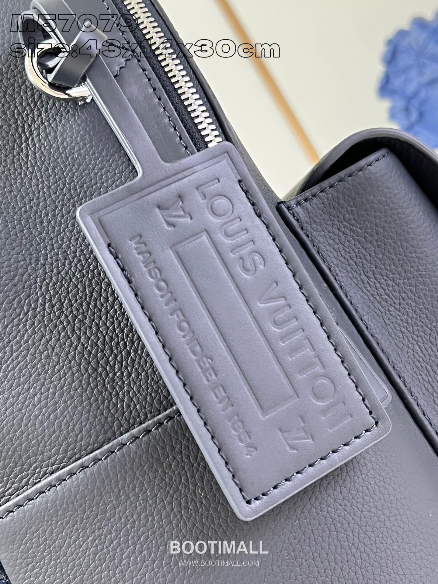 Louis Vuitton Aerogram Grained Calfskin Leather Backpack with Flap Pocket Detail 루이비통 에어로그램 카프스킨 레더 플랩 포켓 백팩 M57079 30cm 4