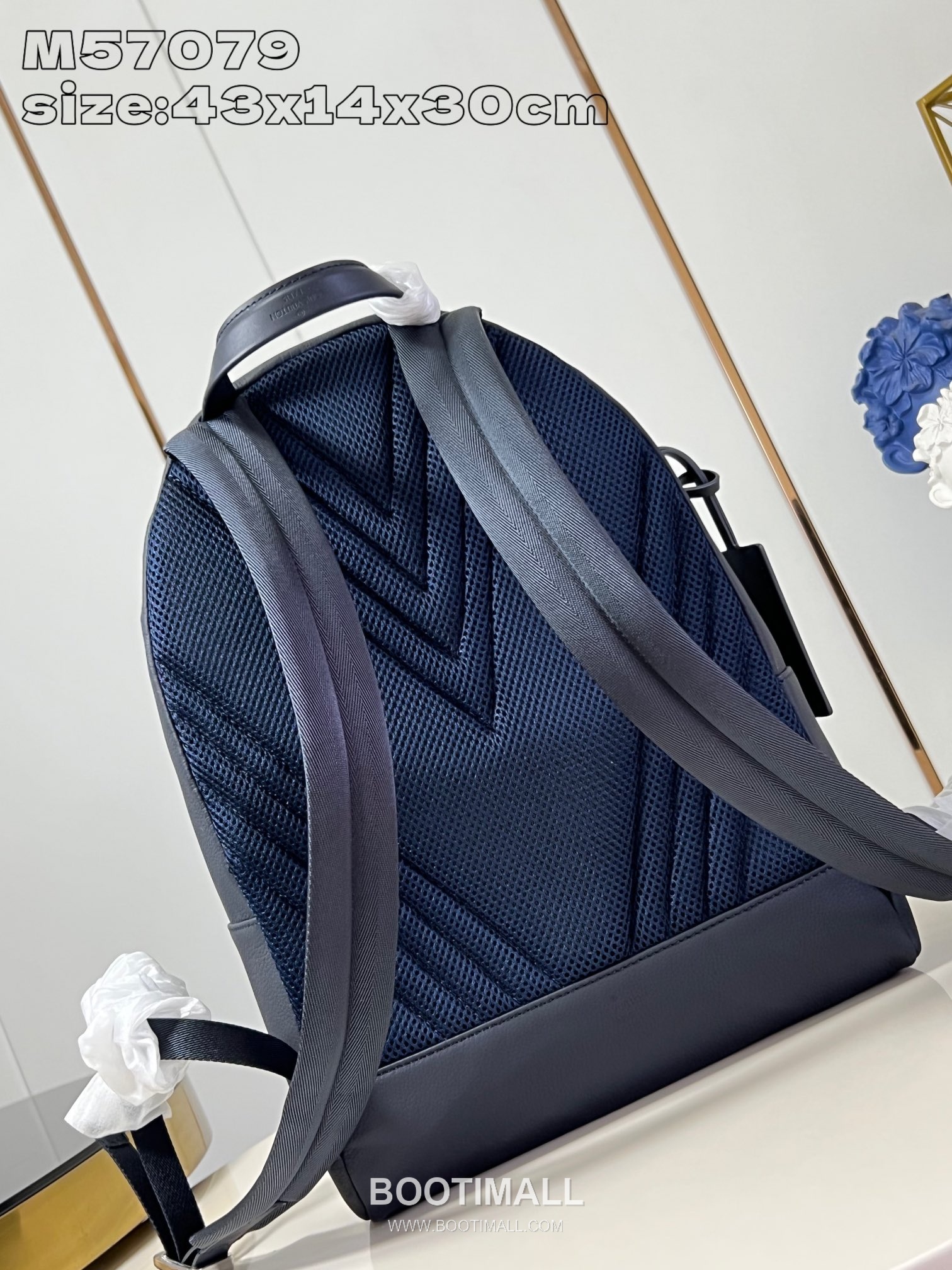 Louis Vuitton Aerogram Grained Calfskin Leather Backpack with Flap Pocket Detail 루이비통 에어로그램 카프스킨 레더 플랩 포켓 백팩 M57079 30cm 5